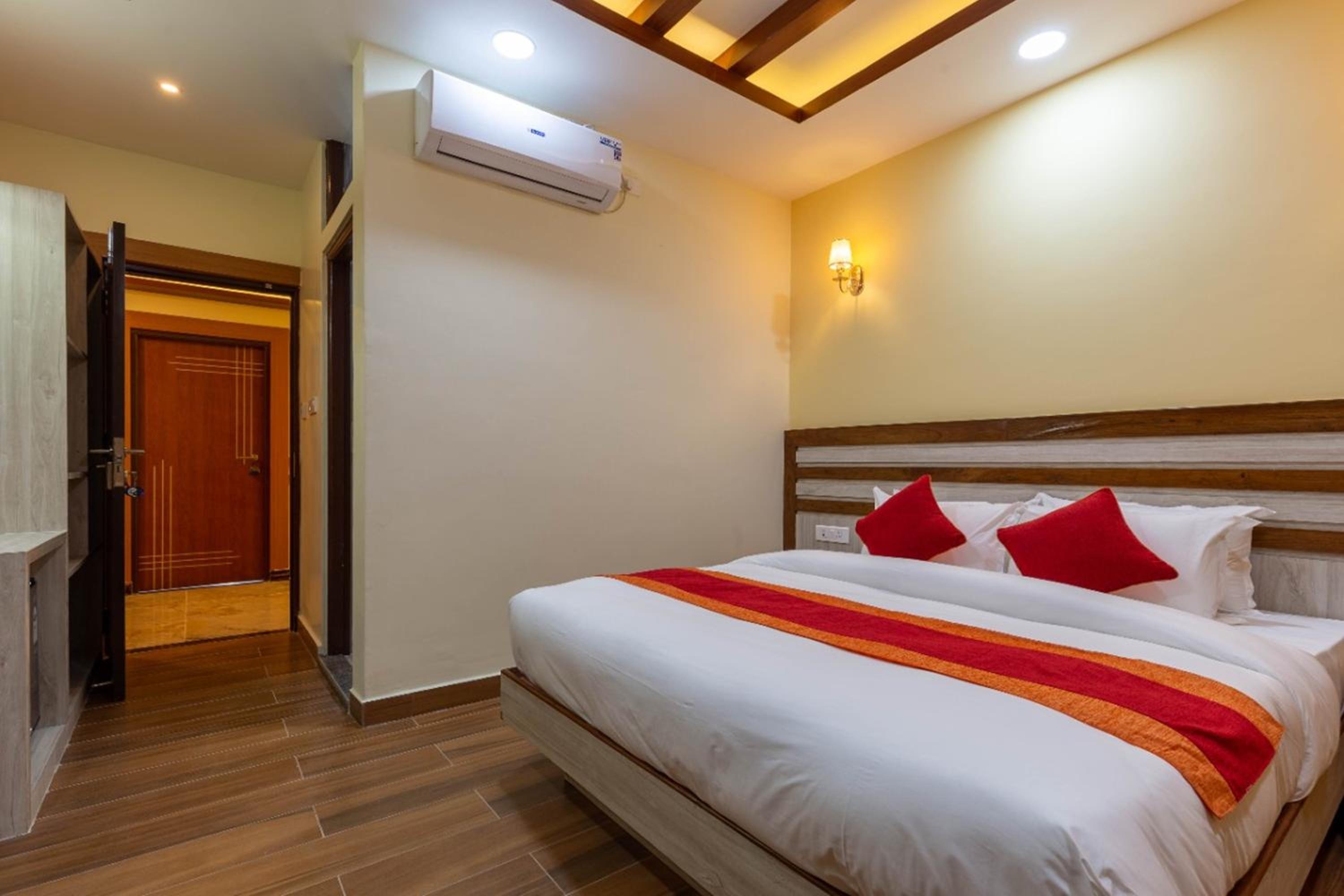 Deluxe Landmark View Room with Balcony