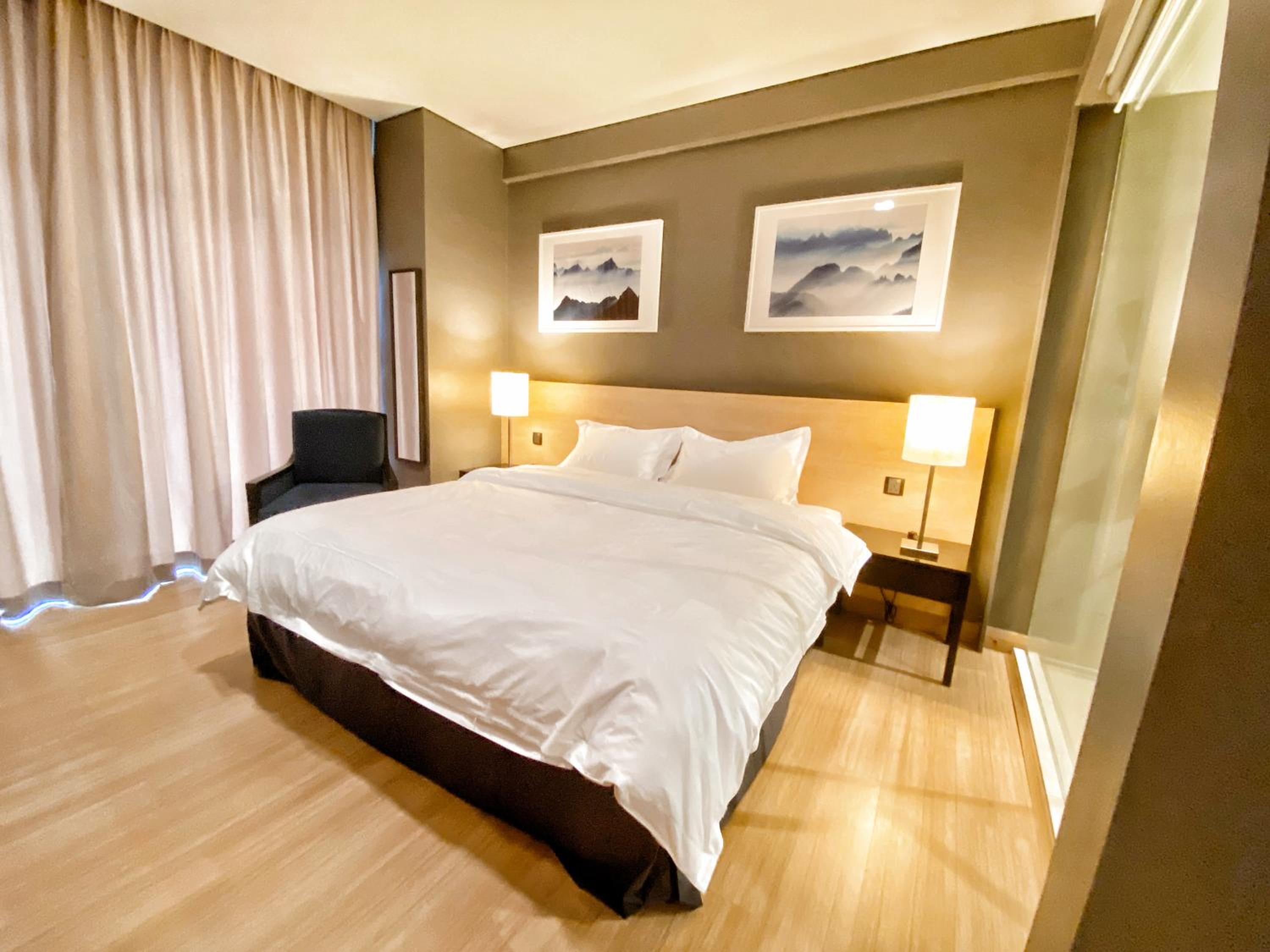 Deluxe King Room