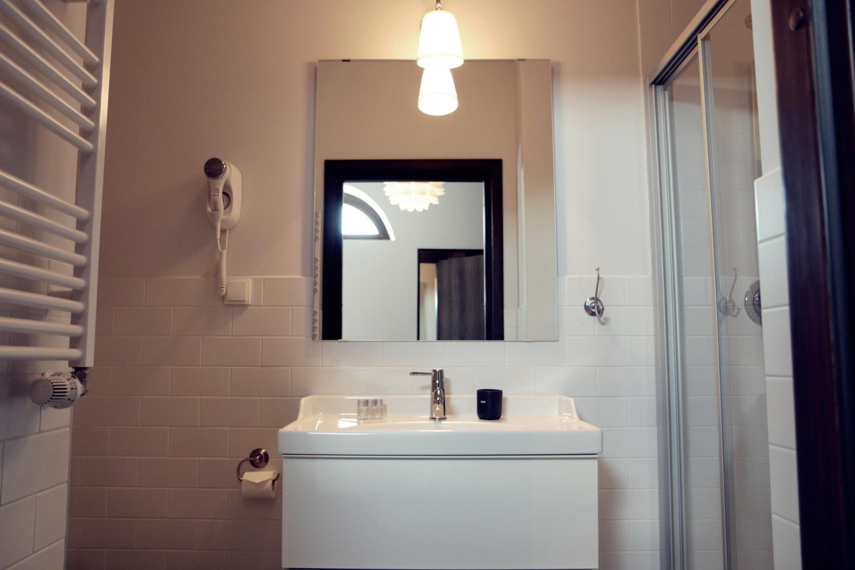 Twin Room - Photo 12