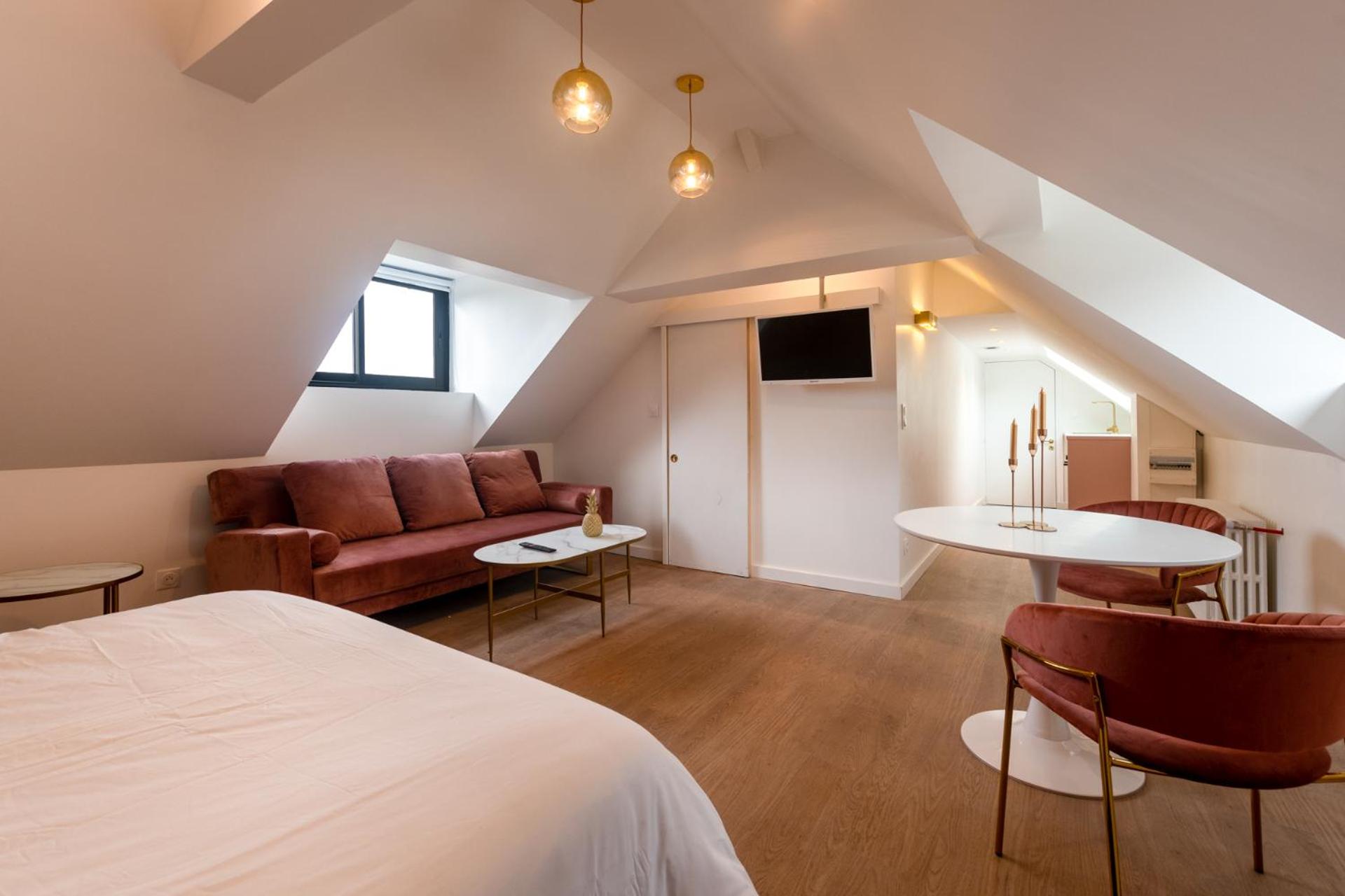 King Studio with Sofa Bed