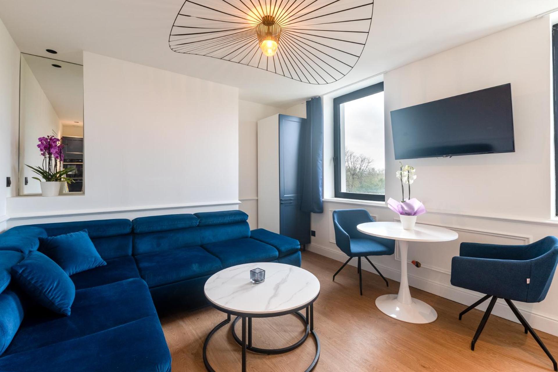 One-Bedroom Apartment - Photo 1