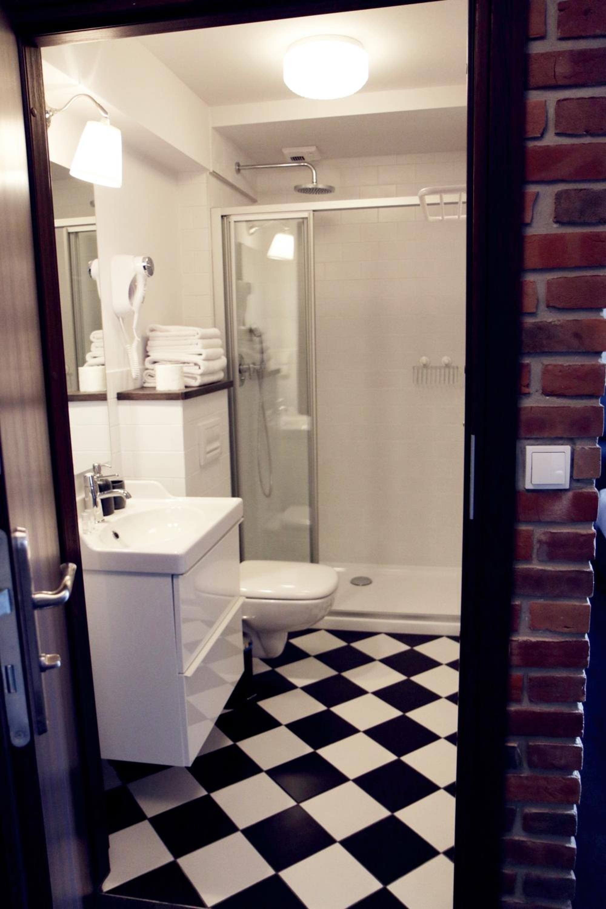 Twin Room - Photo 11