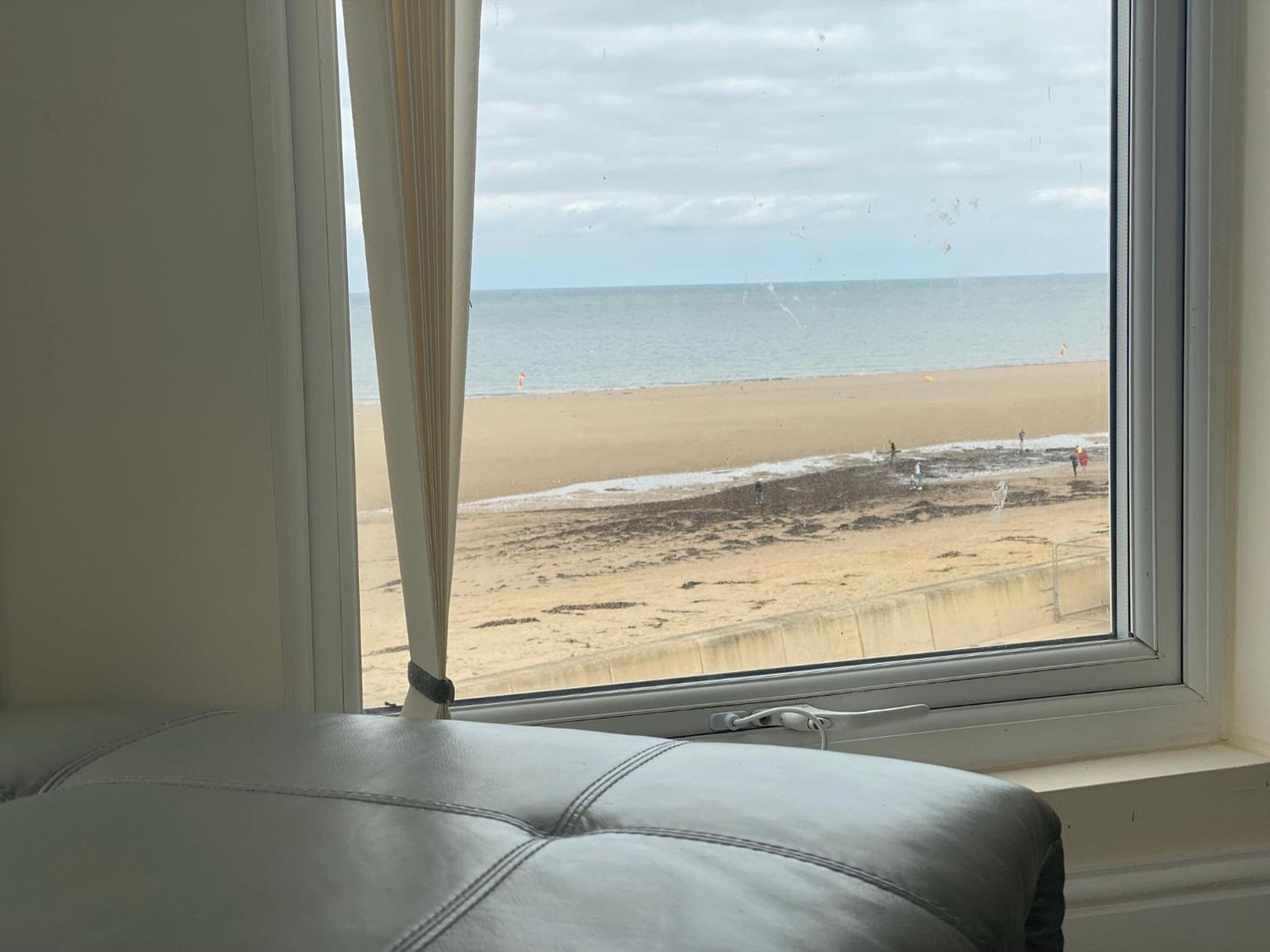 Apartment with Sea View - Photo 5