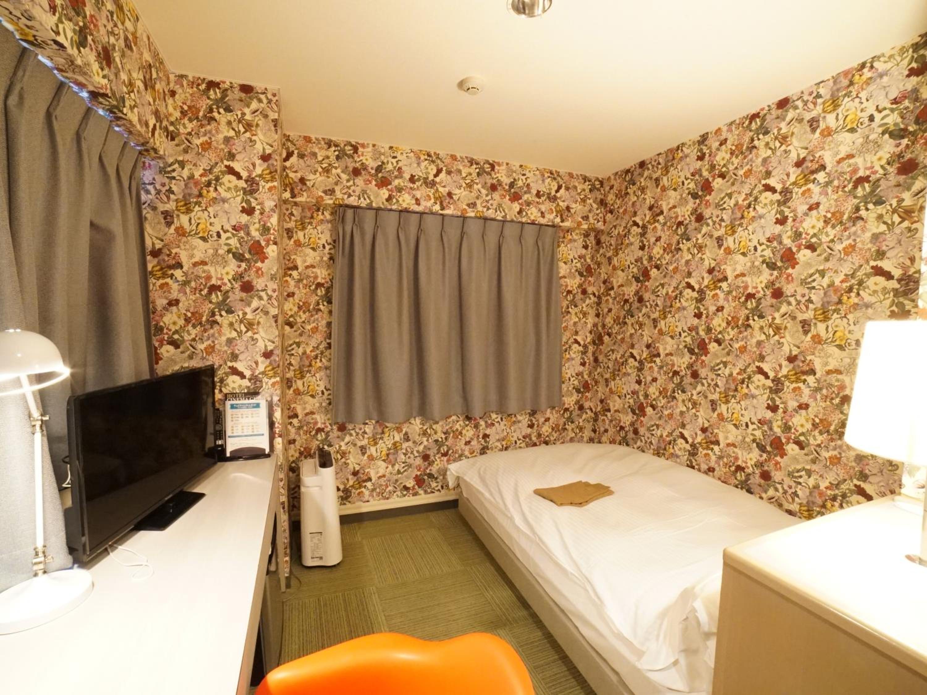 Small Double Room - Non-Smoking - Photo 10