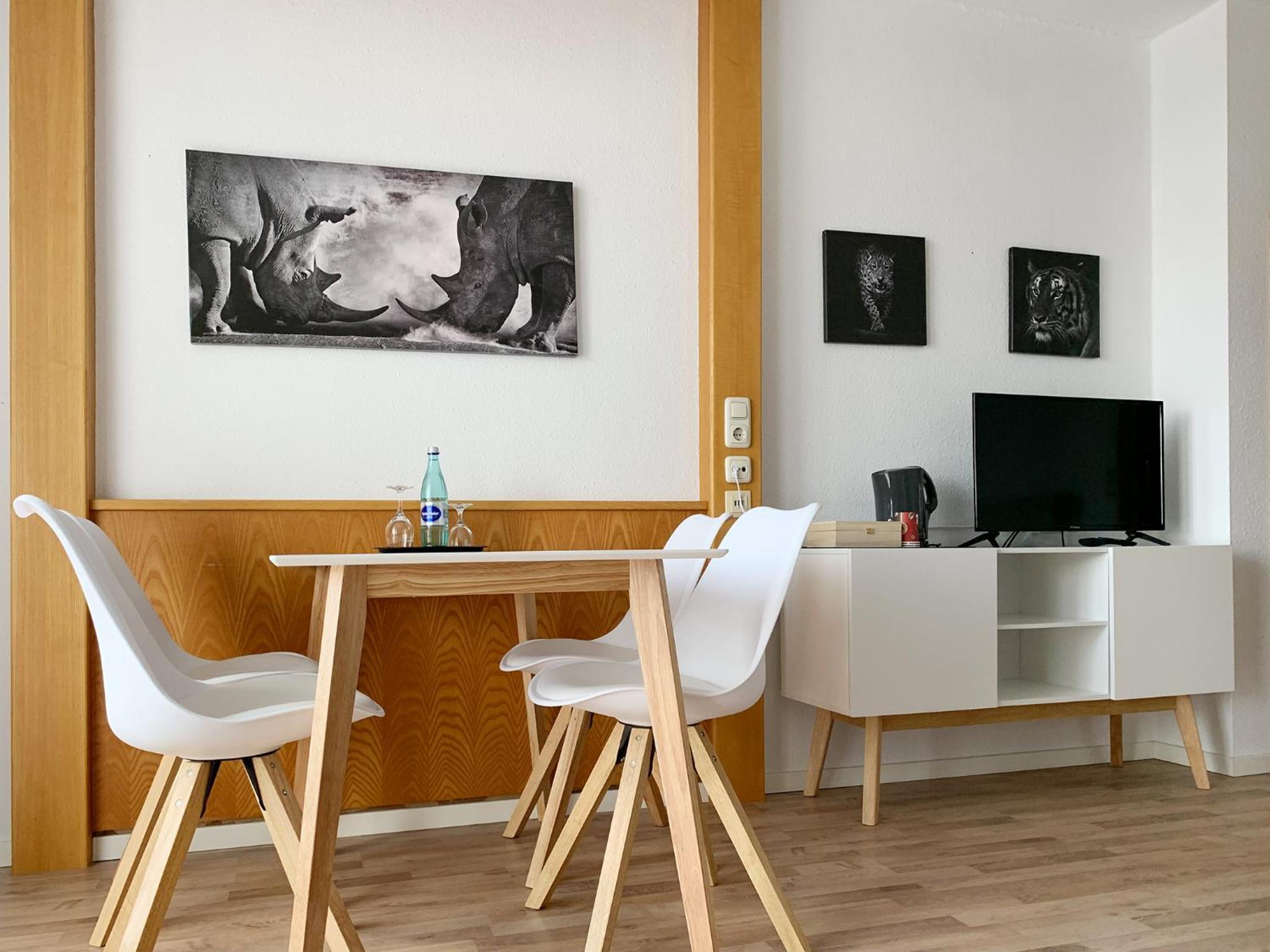 Family Room - Photo 2