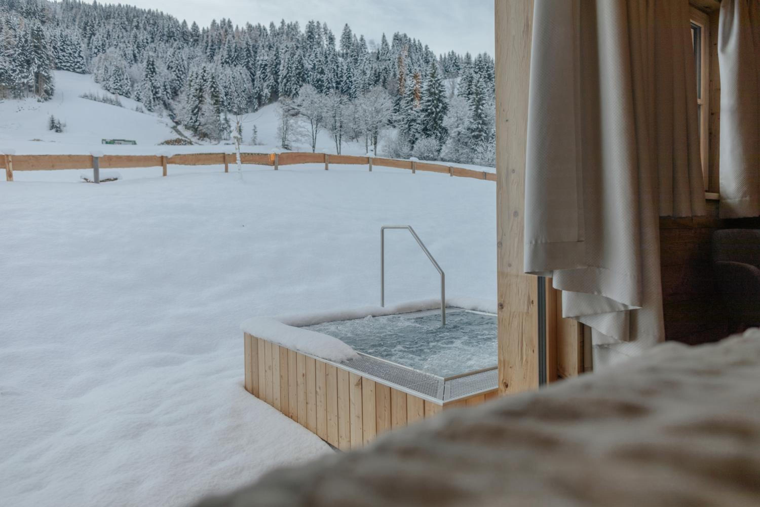 One-Bedroom Chalet With private Whirlpool - Photo 32