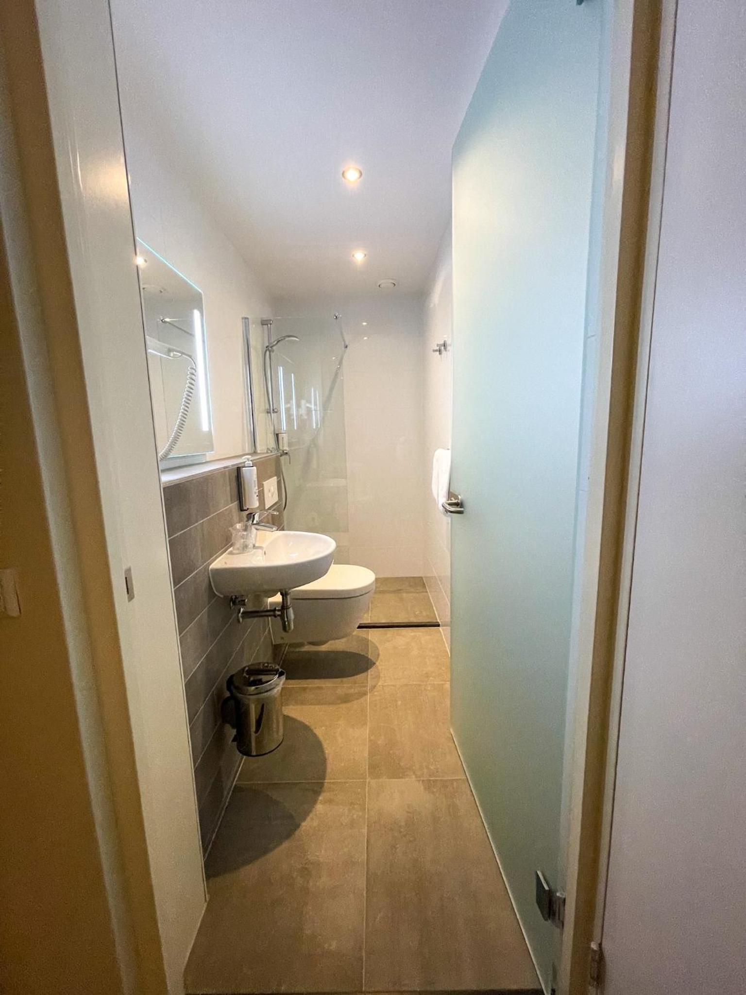 Budget Double/Twin room without window — the supplier's photographs — photo 5