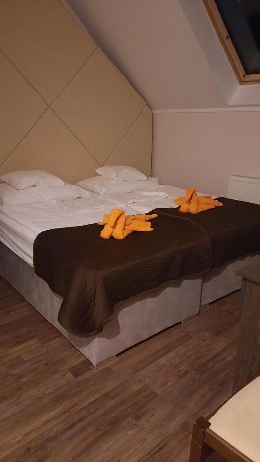 Standard Twin Room - Photo 3