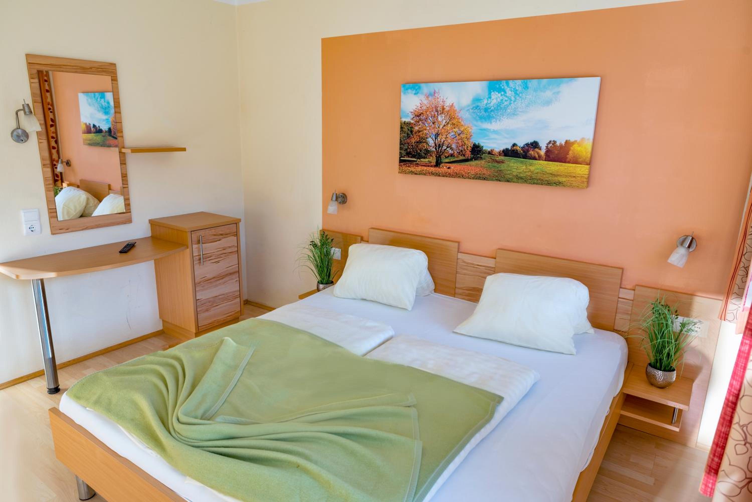 Double or Twin Room - Photo 4