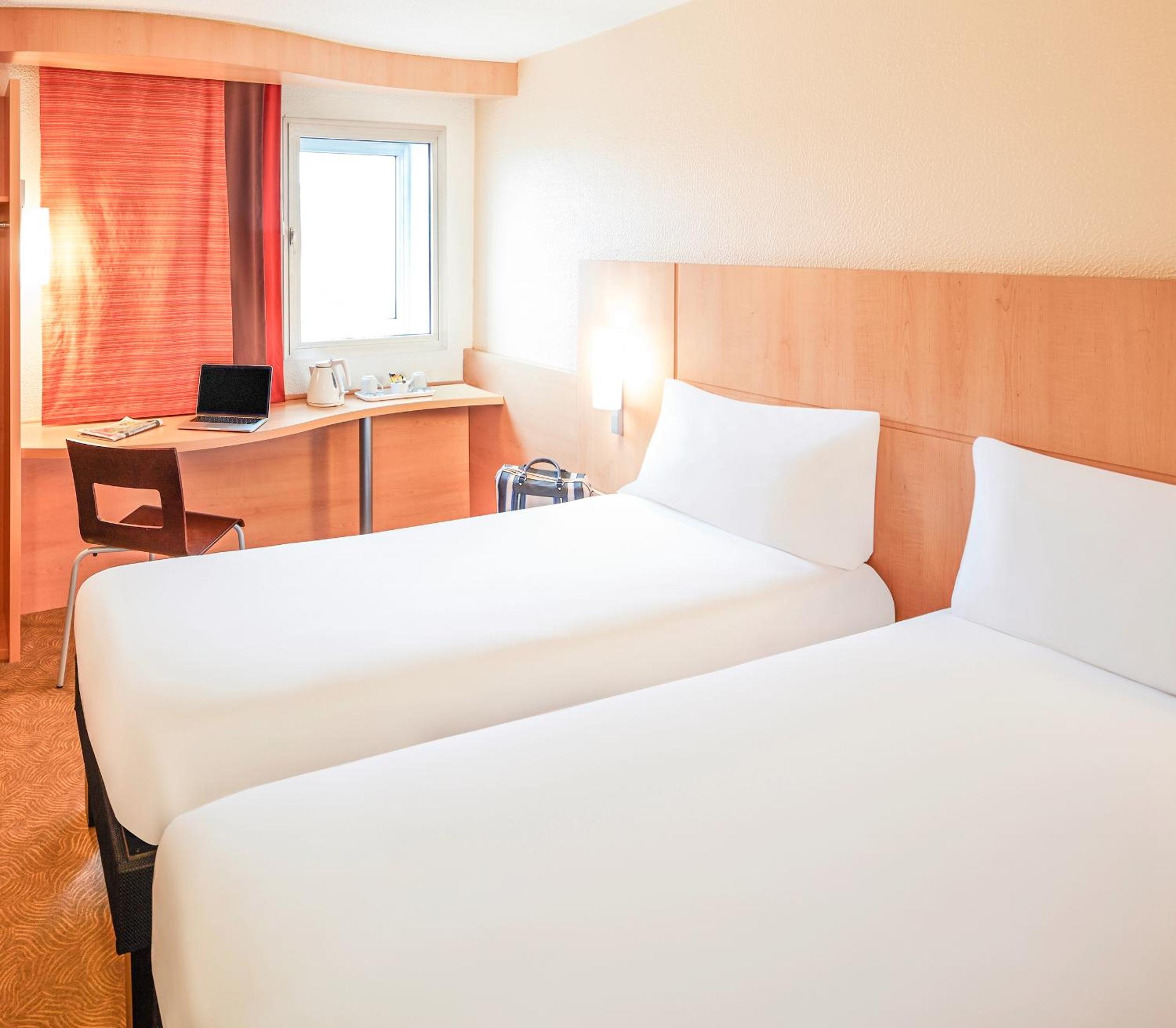 Twin Room - Photo 3