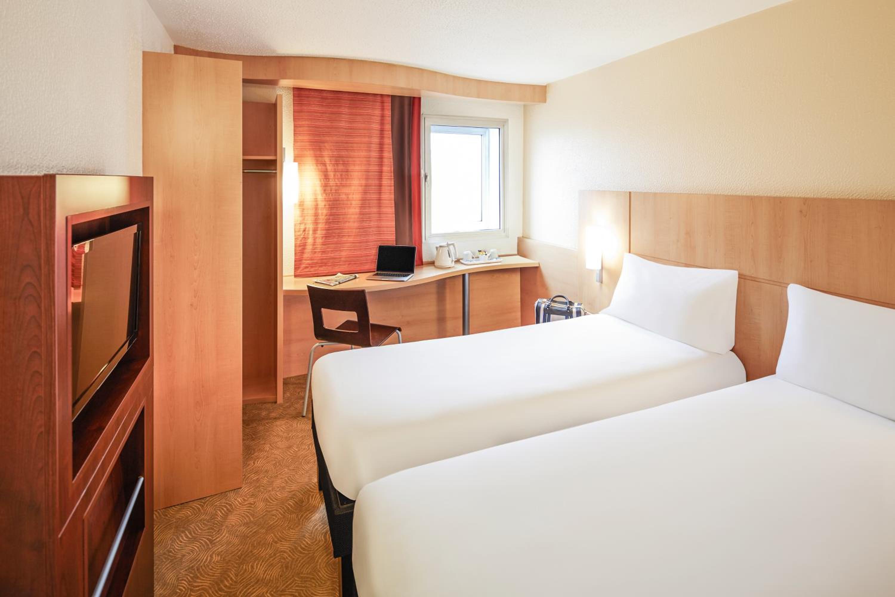 Twin Room - Photo 1