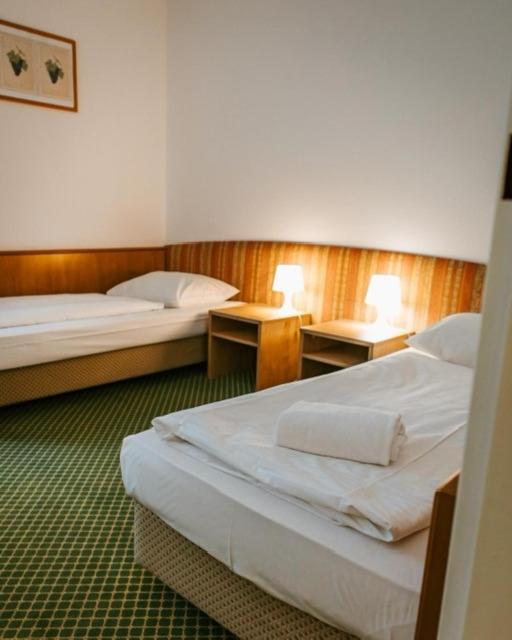 Standard Double Room - Photo 3
