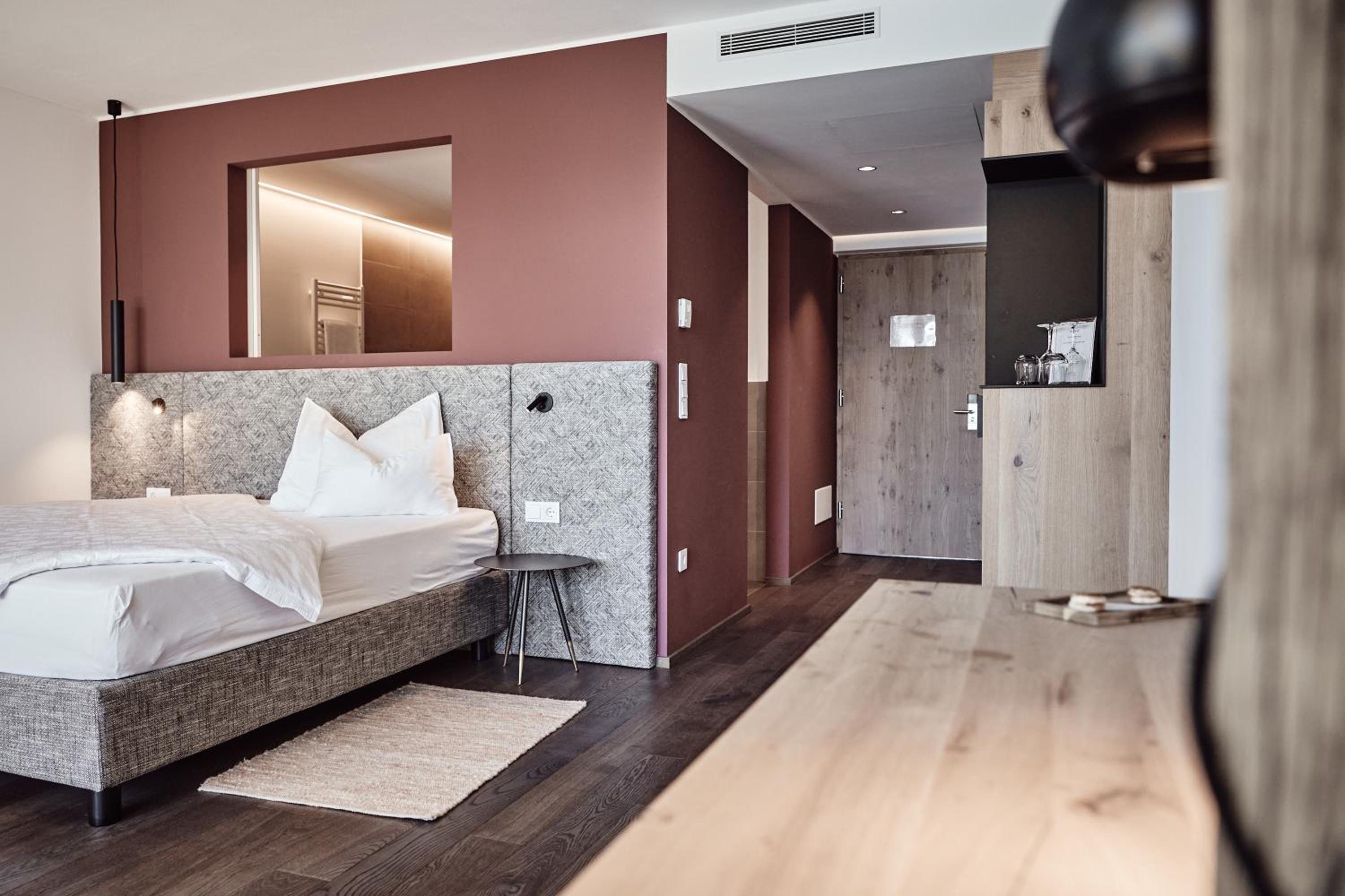 Suite with Balcony - Photo 2