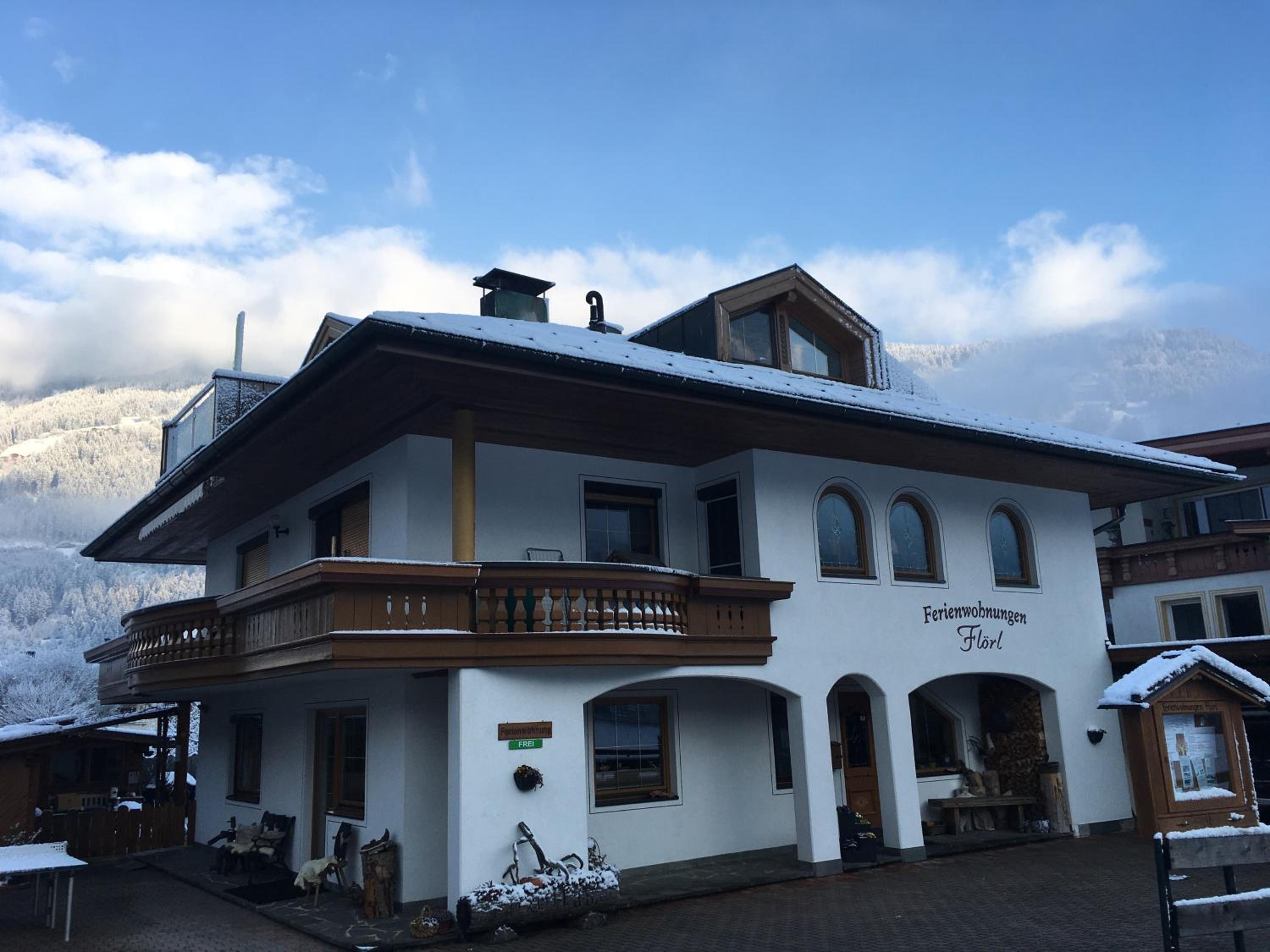 Three-Bedroom Apartment with Terrace- Ground floor  photo 2
