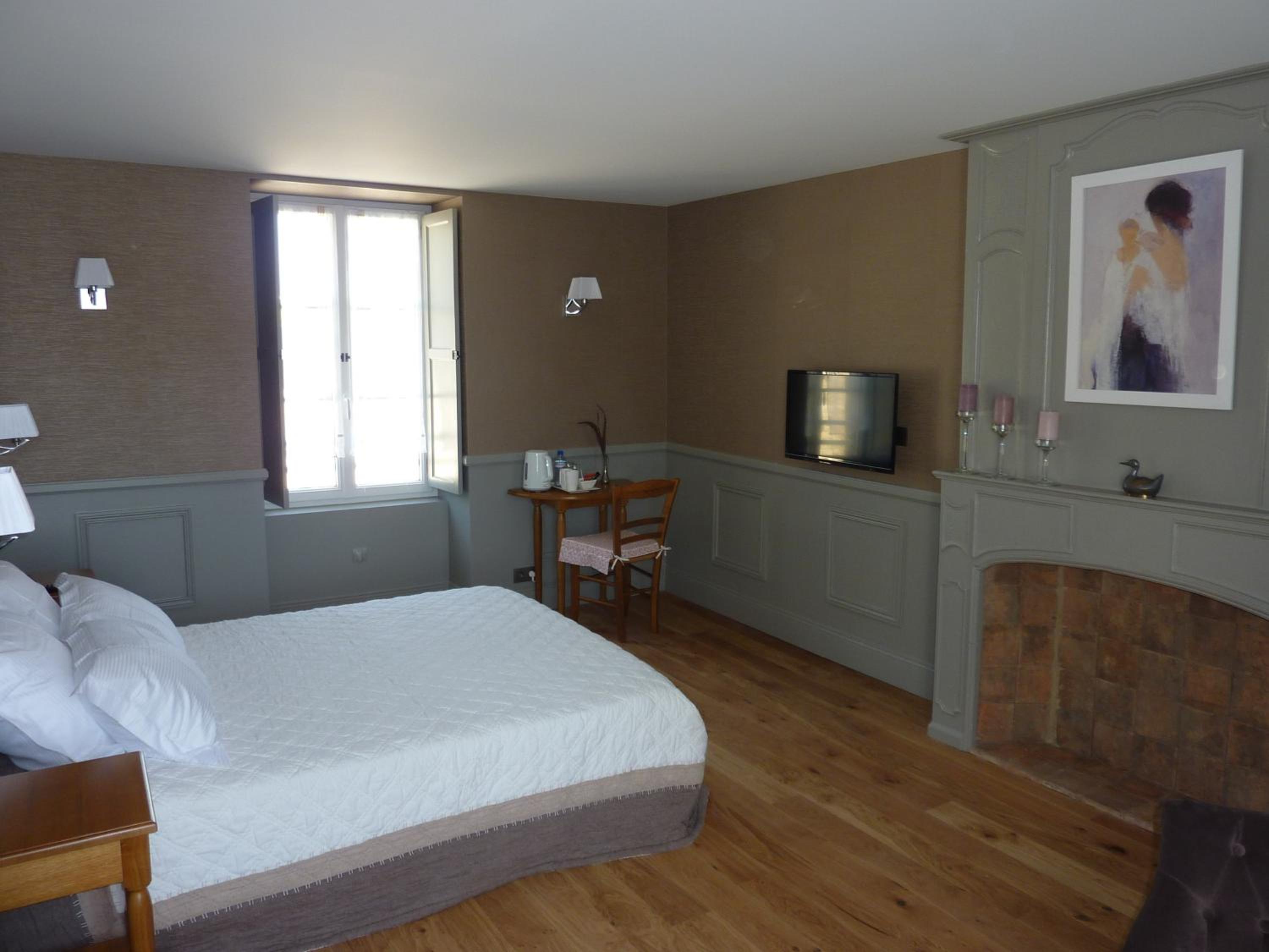 Deluxe Double Room with Bath photo 3