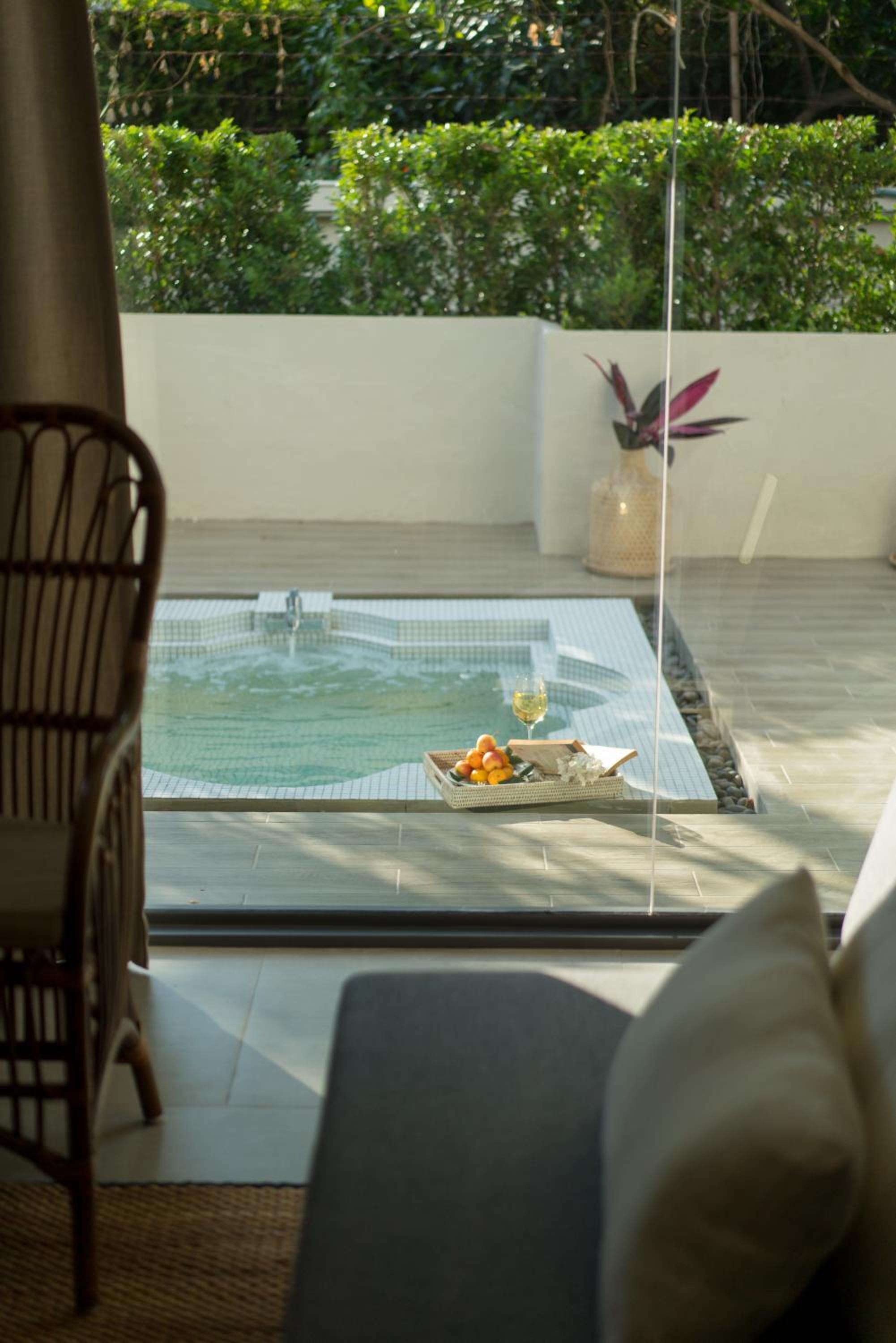 Deluxe Suite with Spa Bath - Photo 7