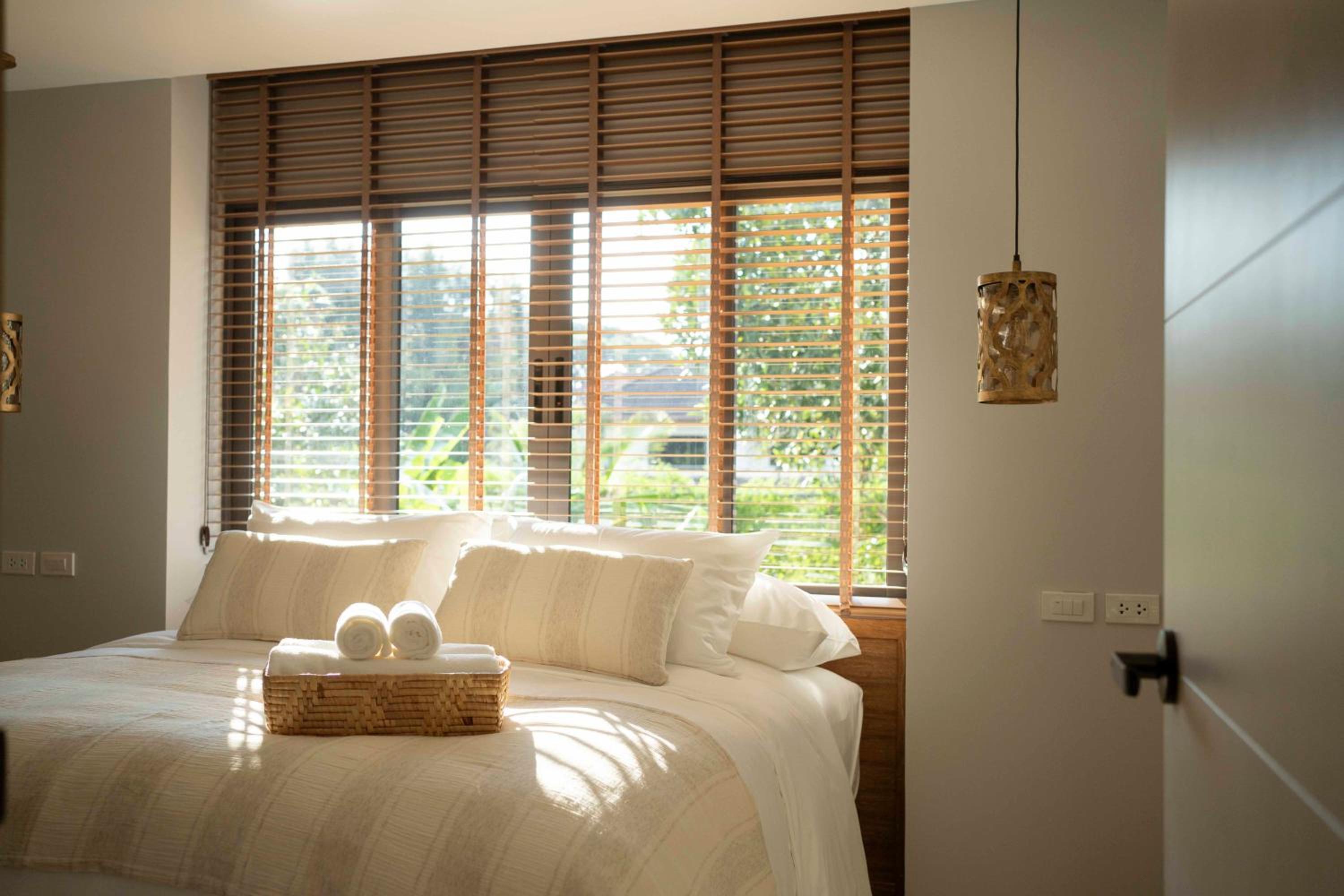 Deluxe Suite with Spa Bath - Photo 15