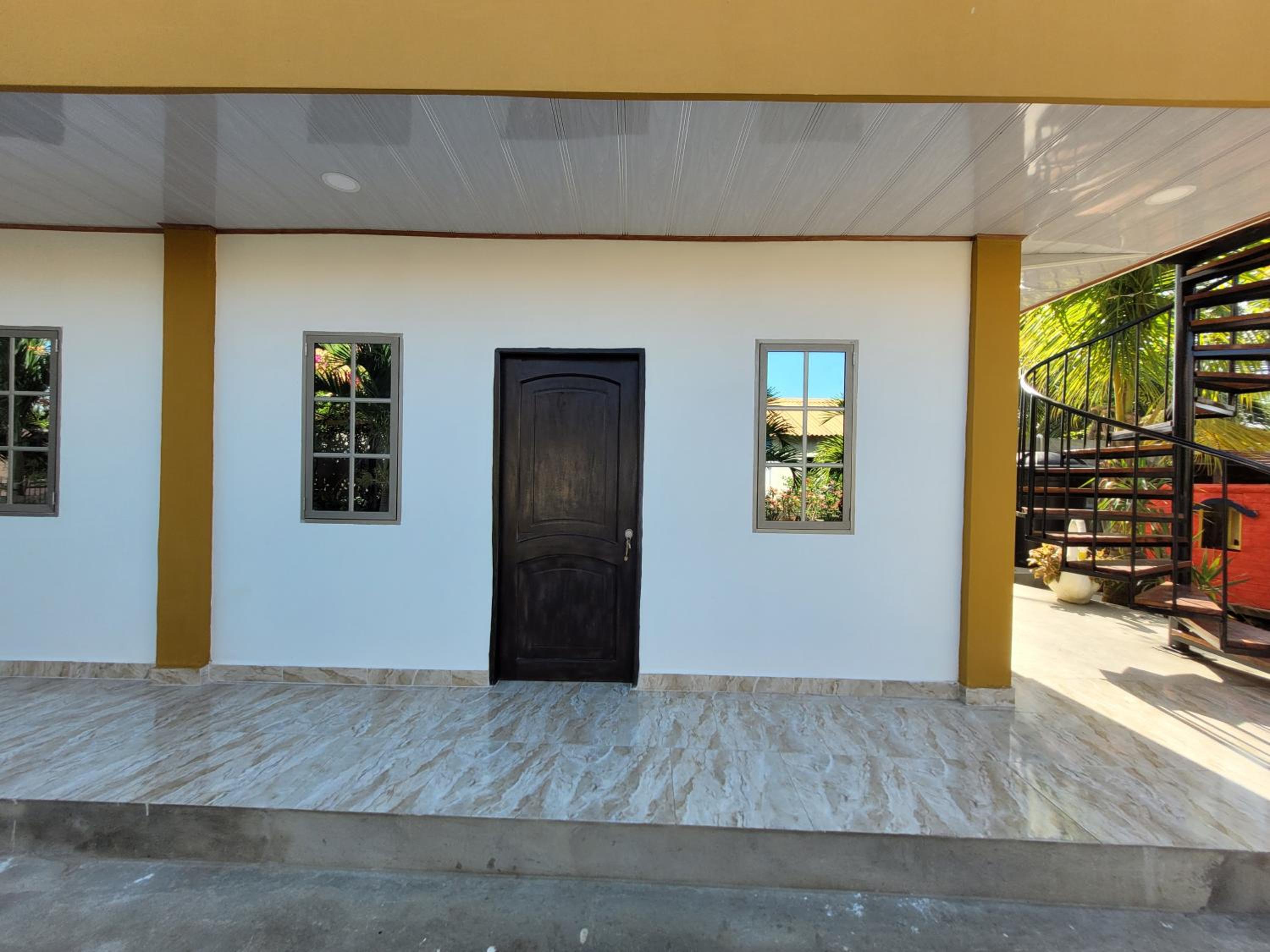 Family Room with Private Bathroom photo 3