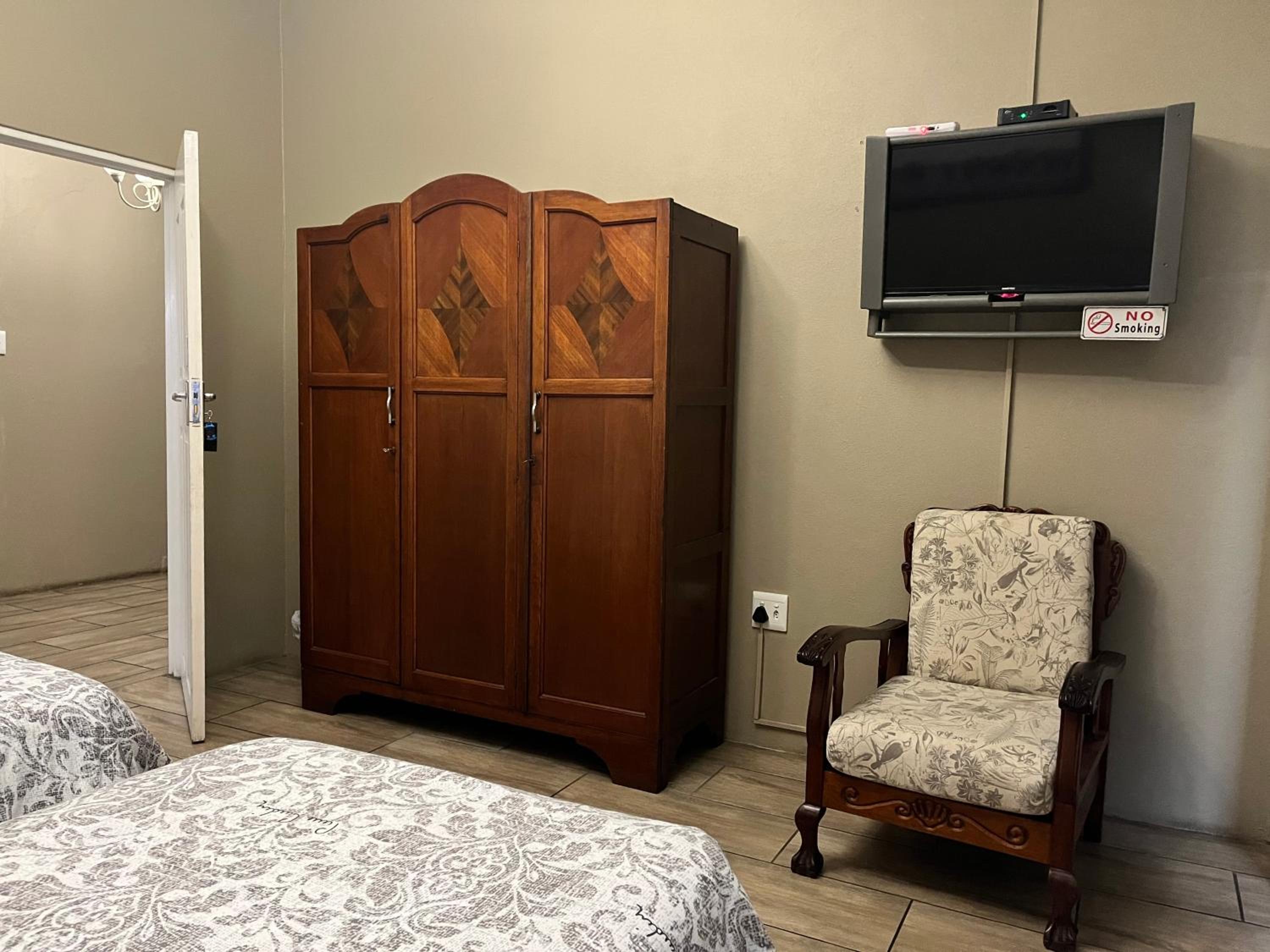 Budget Twin Room - Photo 5