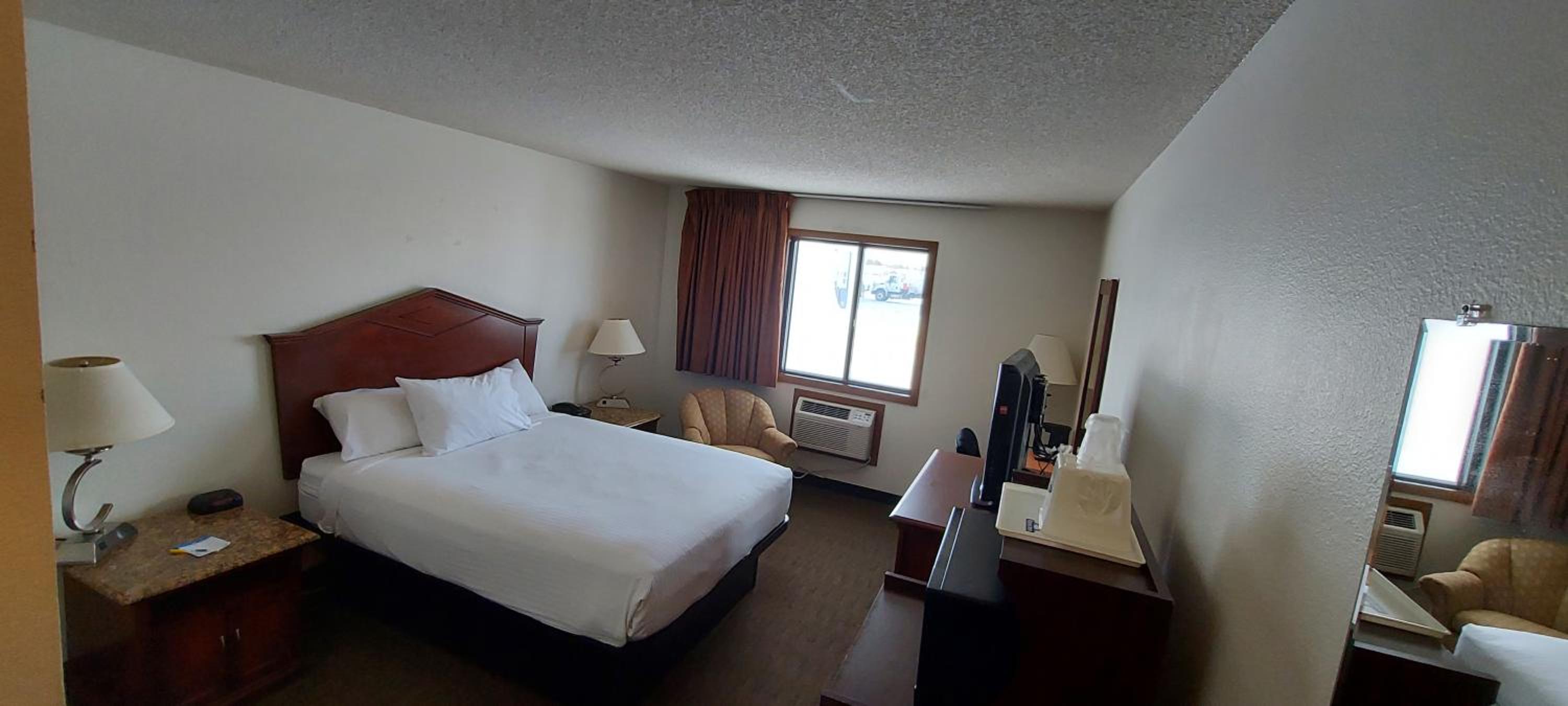 Queen Room - Non-Smoking - Photo 2