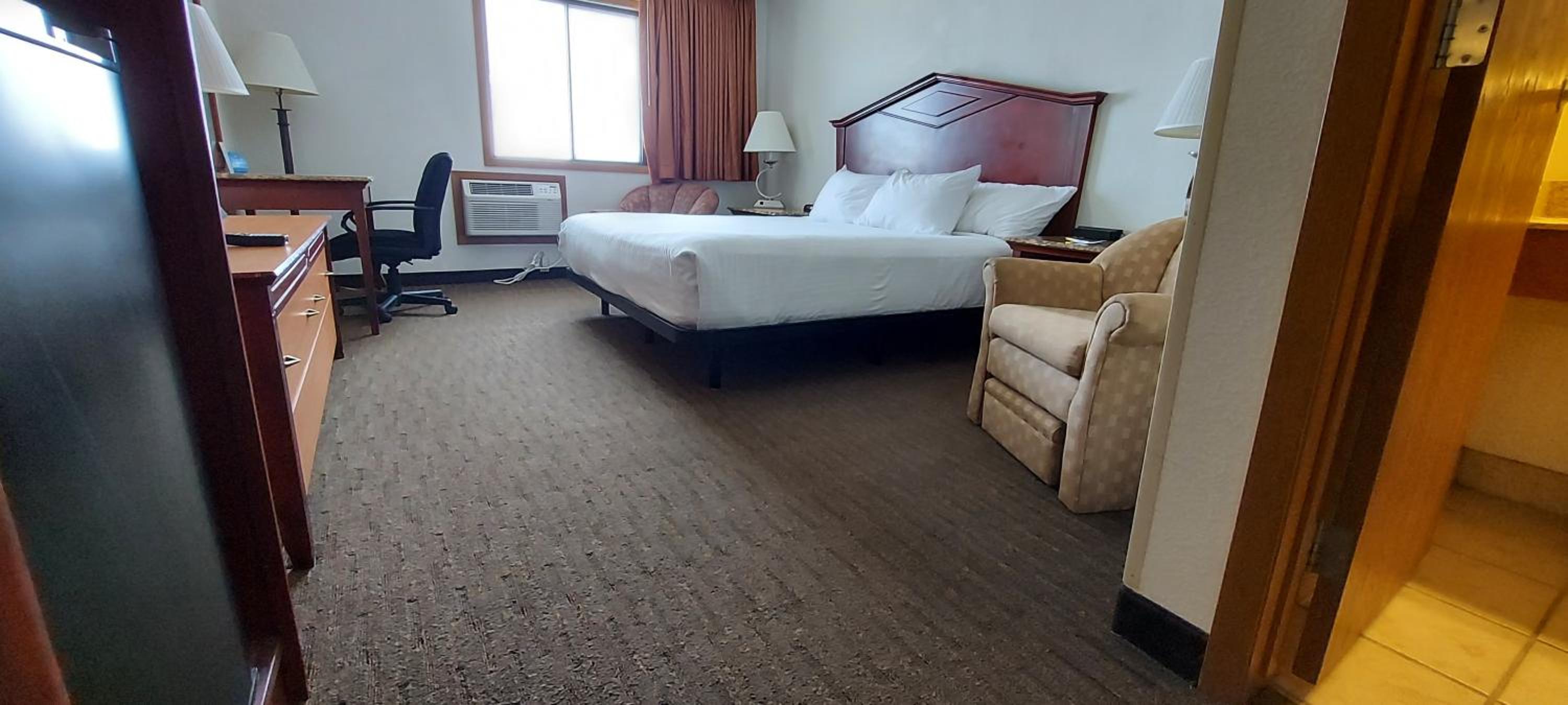 1 King Bed, Seconds Floor, Non-Smoking - Photo 3