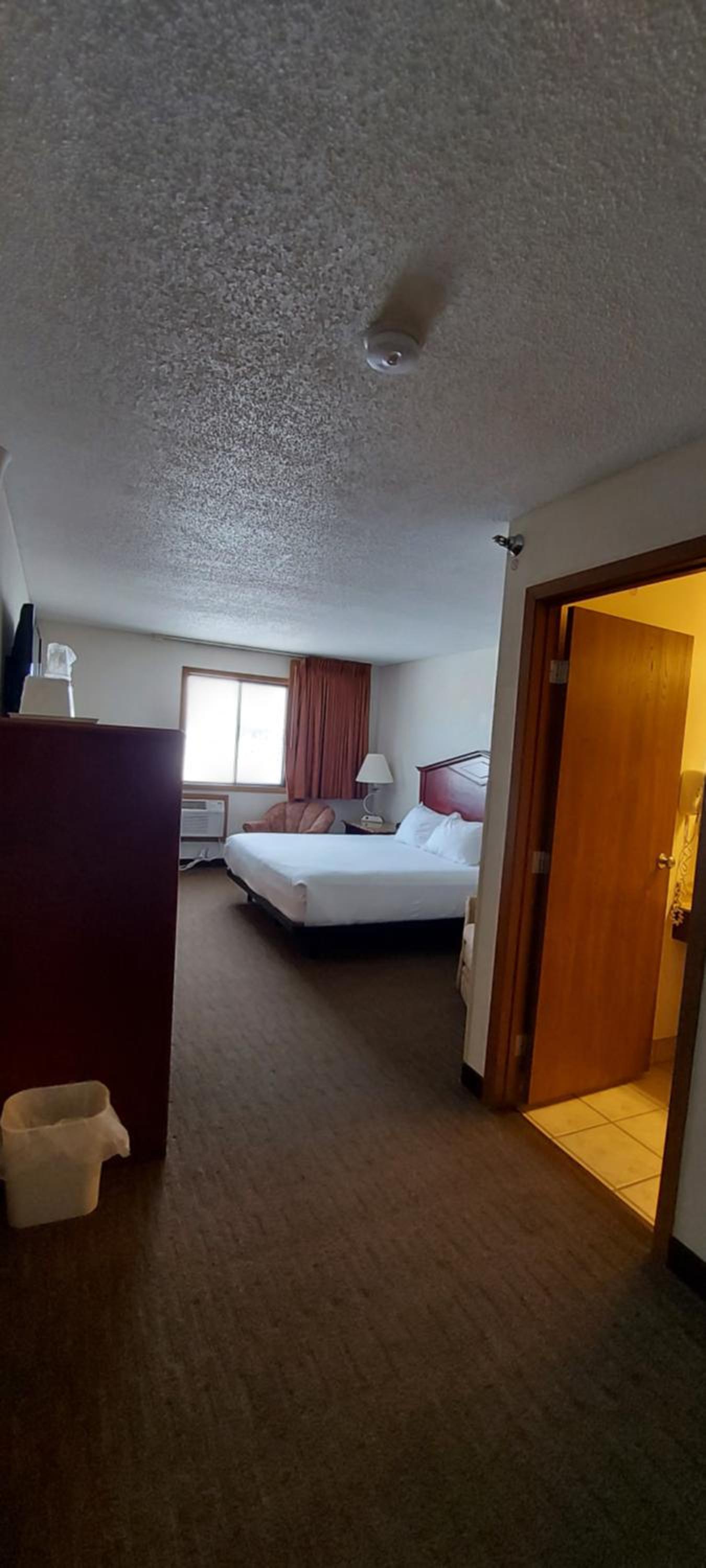 1 King Bed, Seconds Floor, Non-Smoking - Photo 4