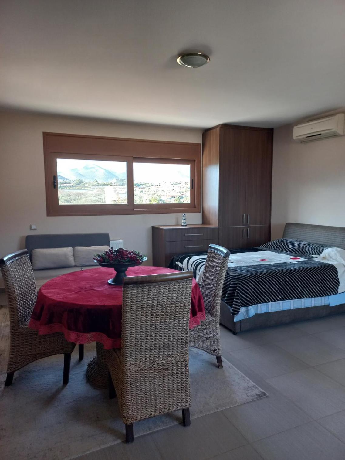 One-Bedroom Apartment - Photo 14