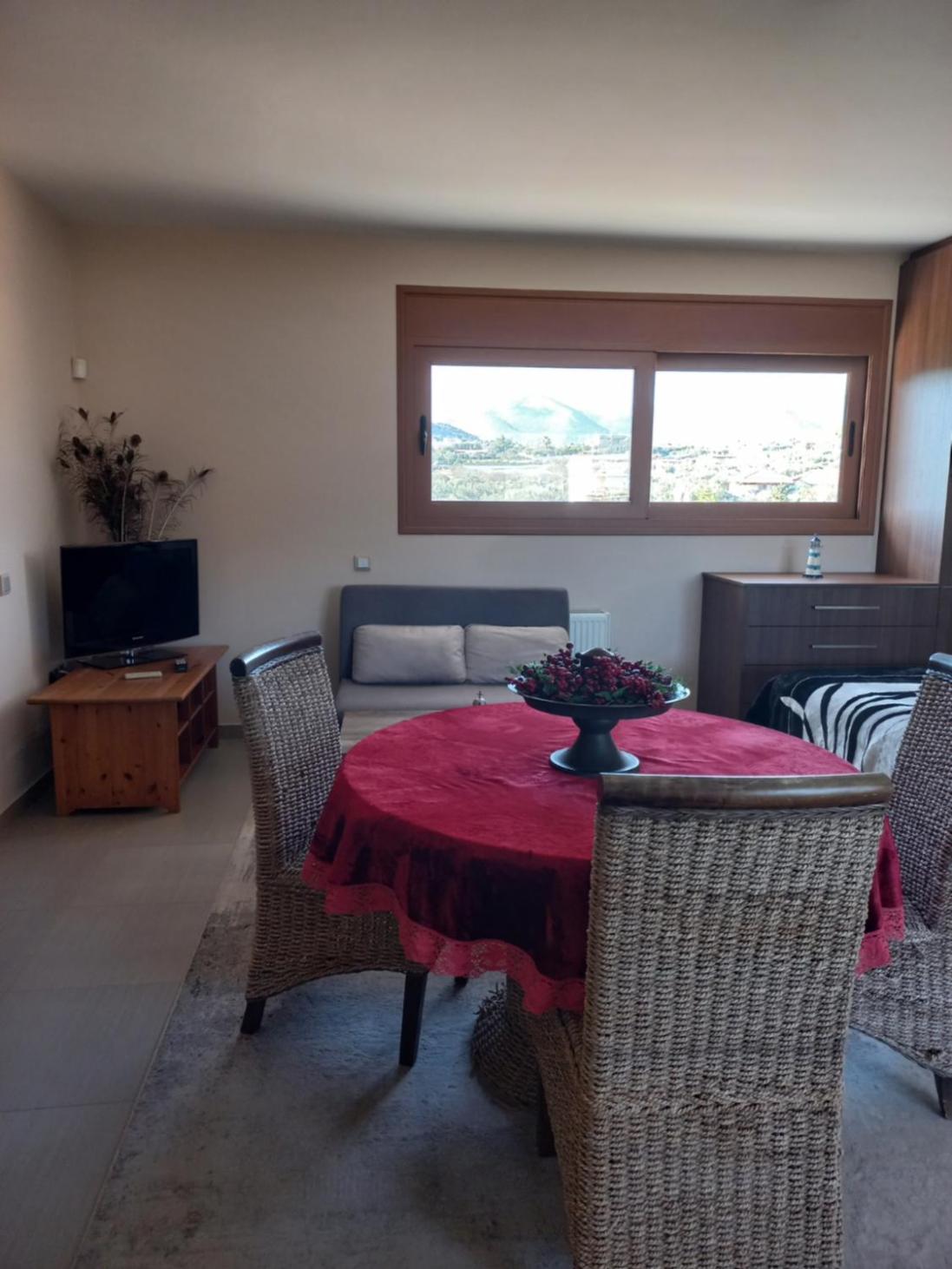 One-Bedroom Apartment - Photo 13