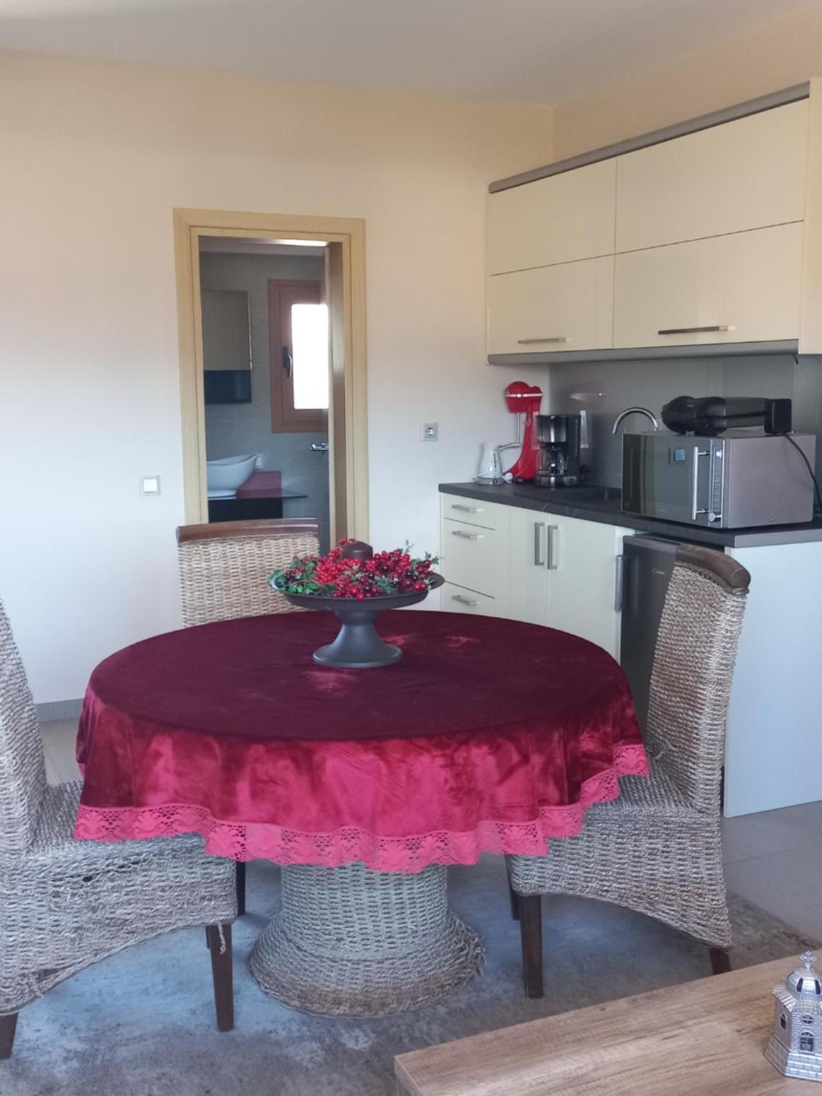 One-Bedroom Apartment - Photo 11