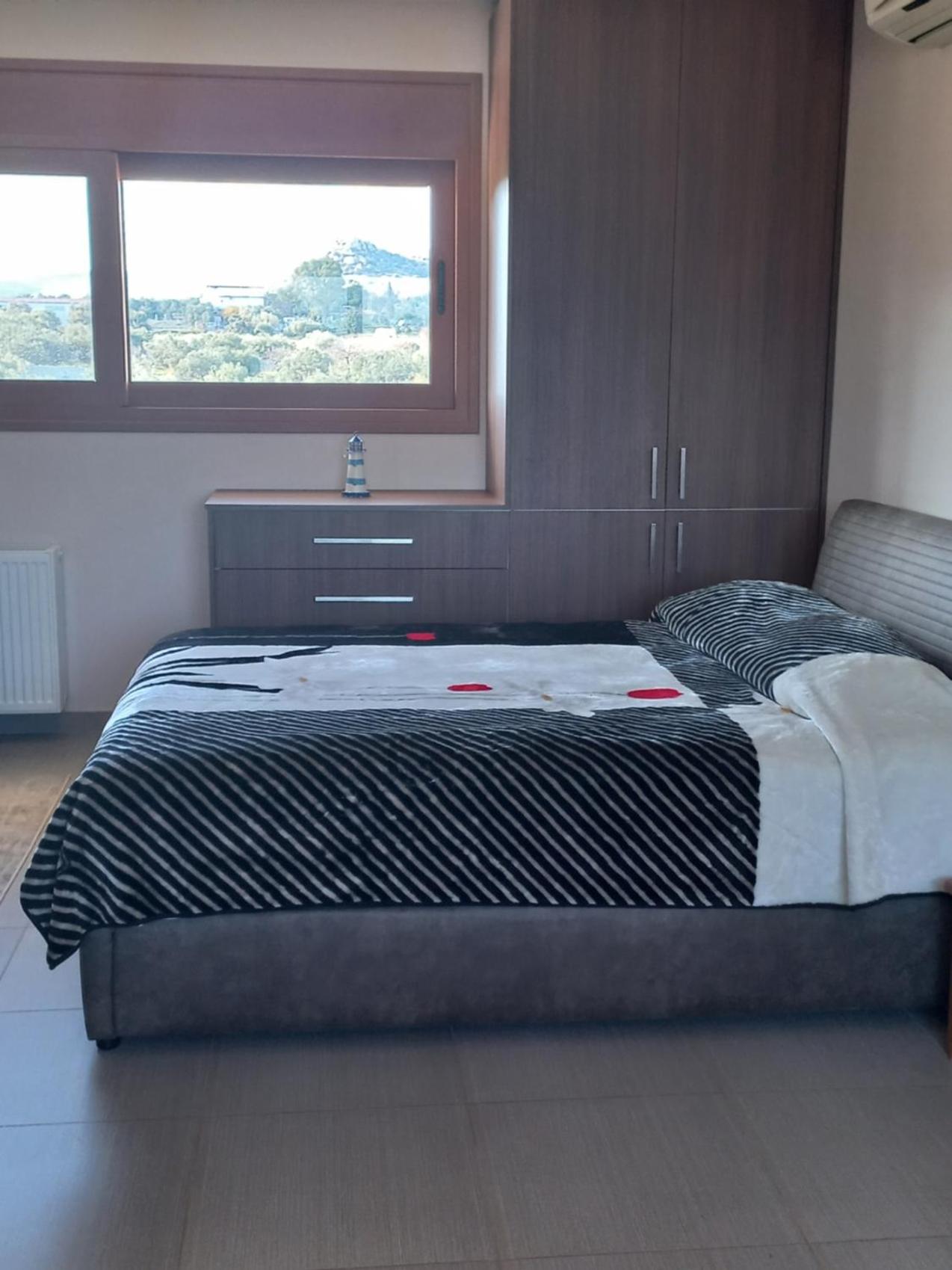 One-Bedroom Apartment - Photo 8