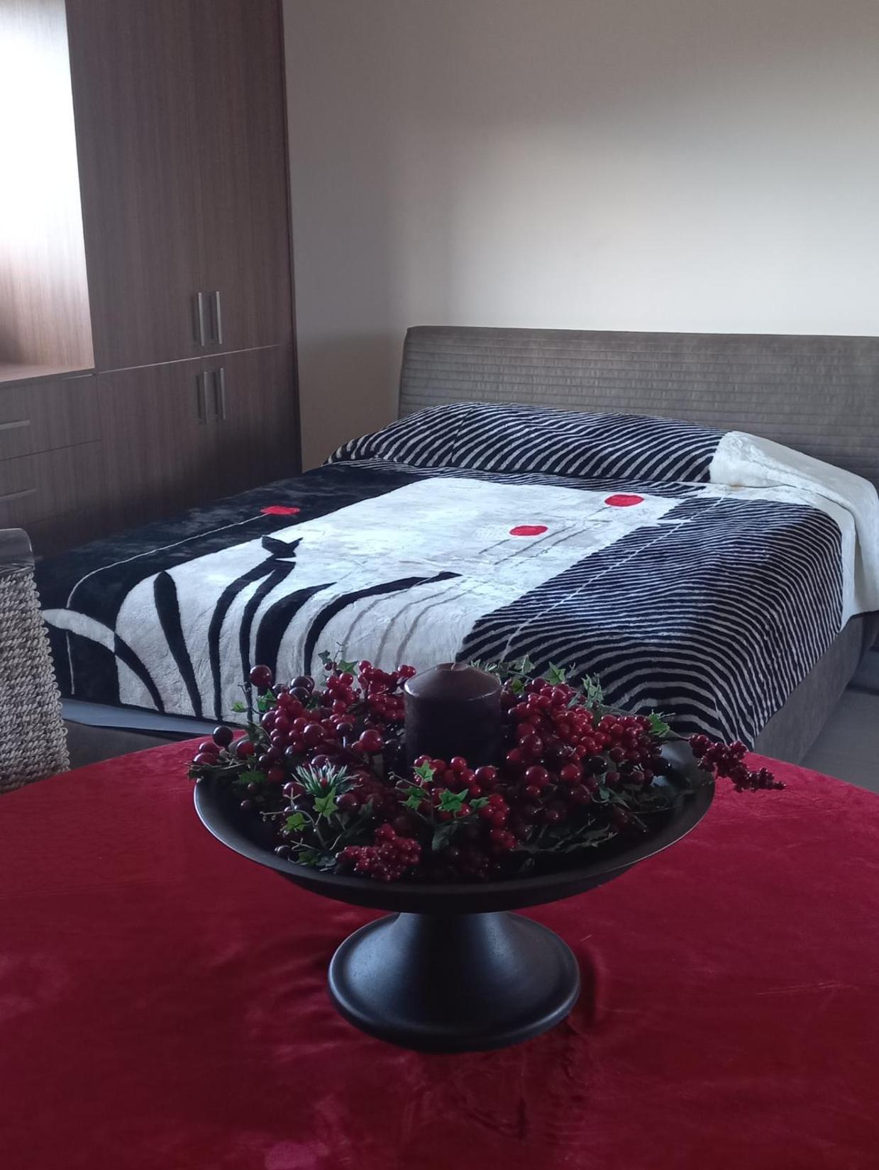 One-Bedroom Apartment - Photo 7