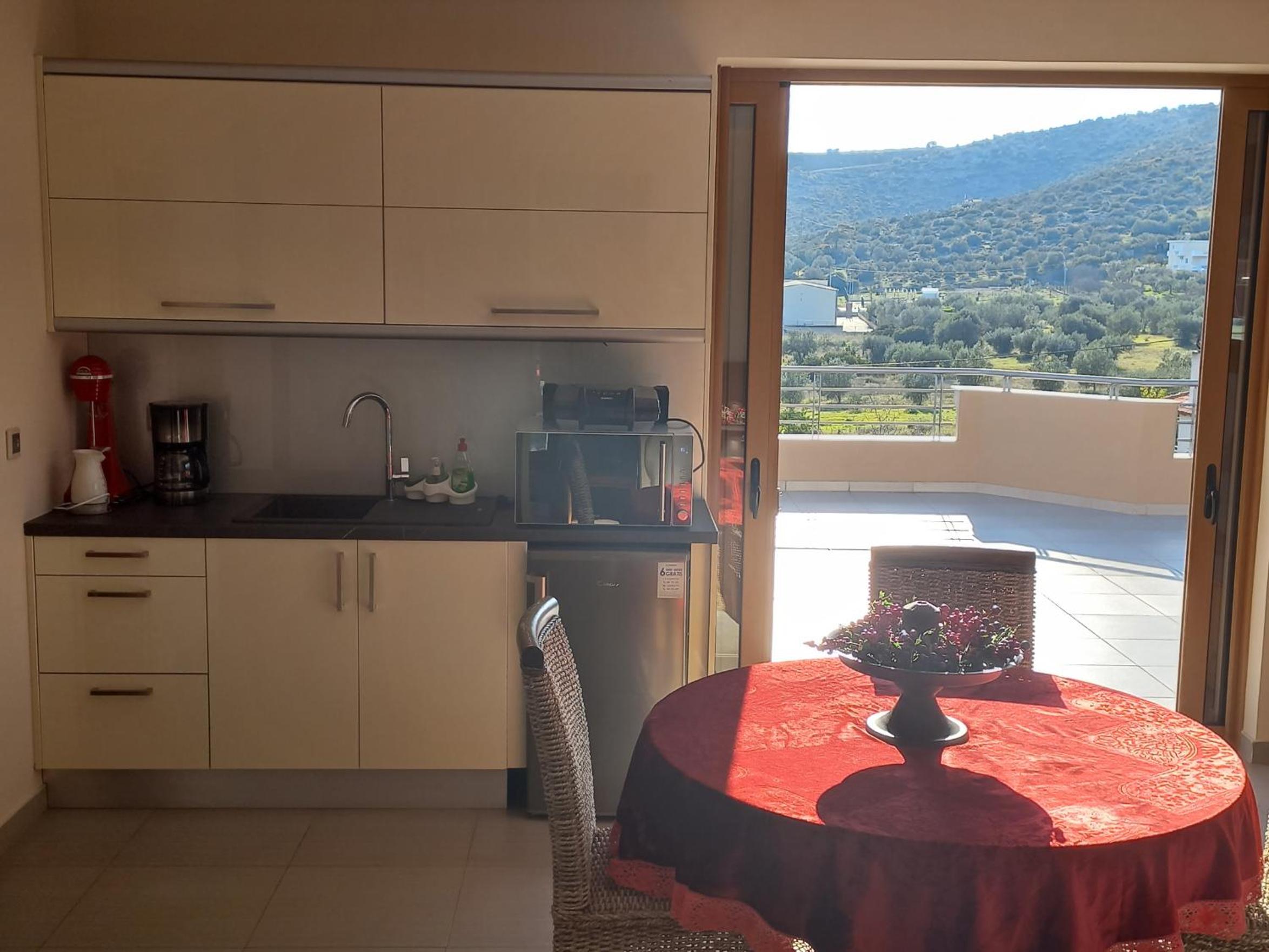 One-Bedroom Apartment - Photo 3