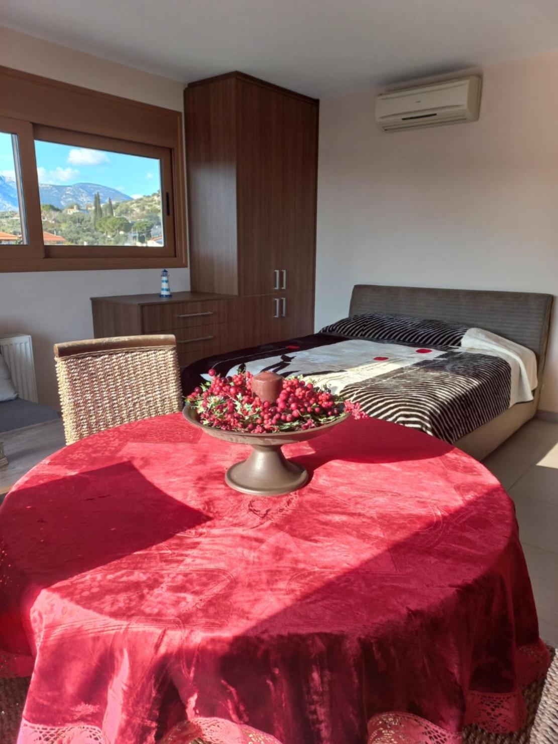 One-Bedroom Apartment - Photo 1