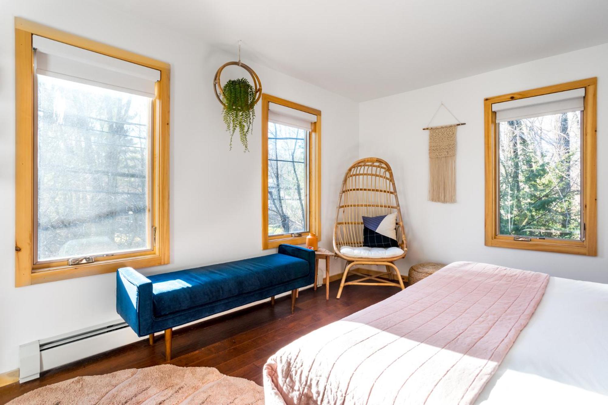 King Suite with Balcony - Photo 7