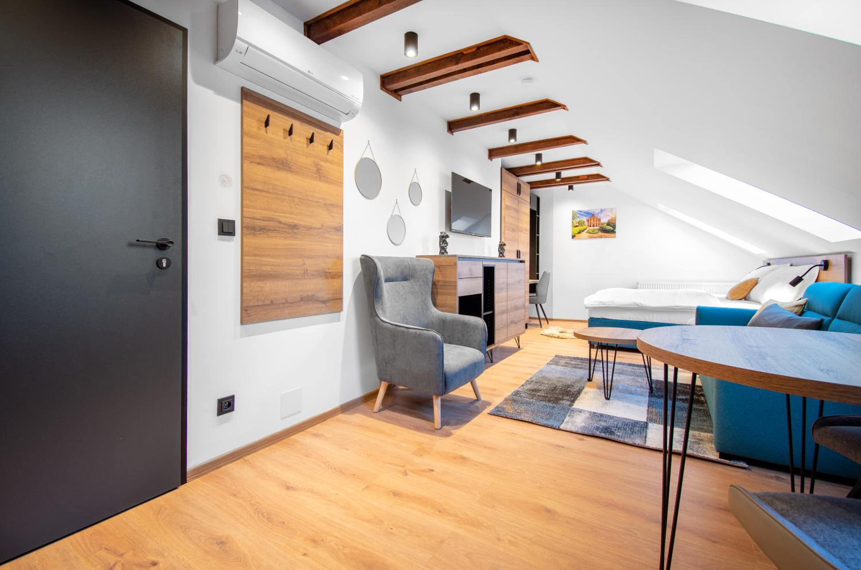 Studio Apartment - Photo 12