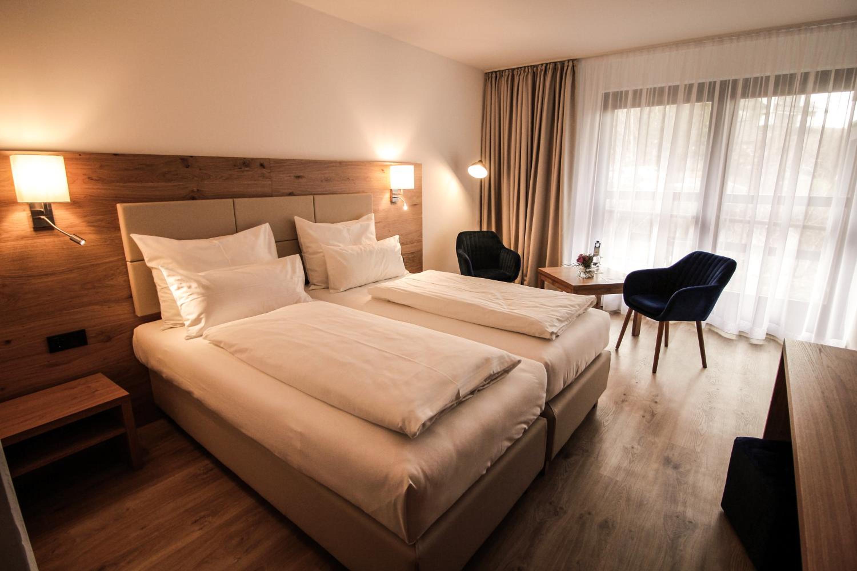Double Room with Balcony - Photo 1