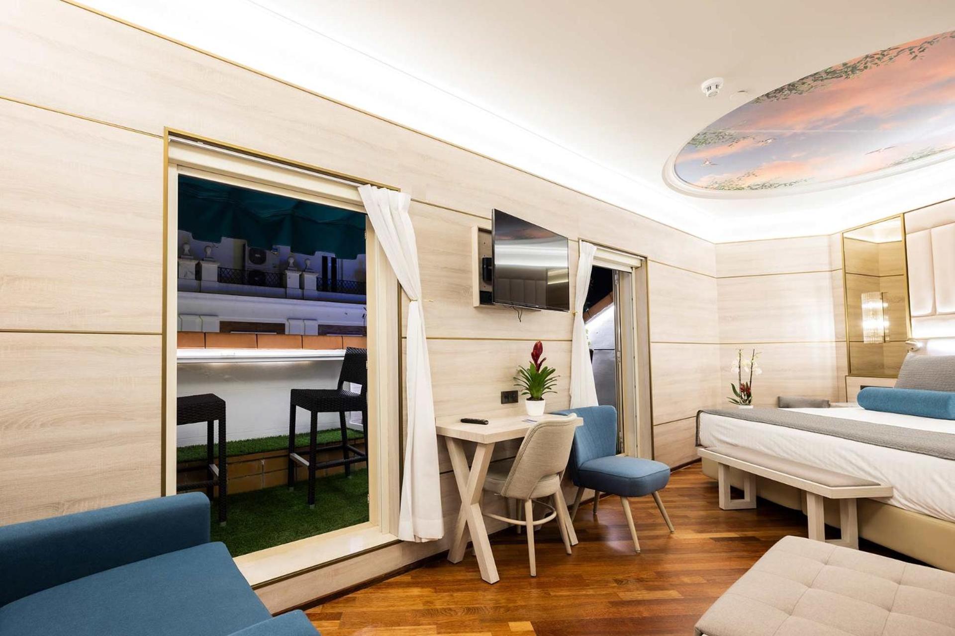 Superior Double or Twin Room with Terrace