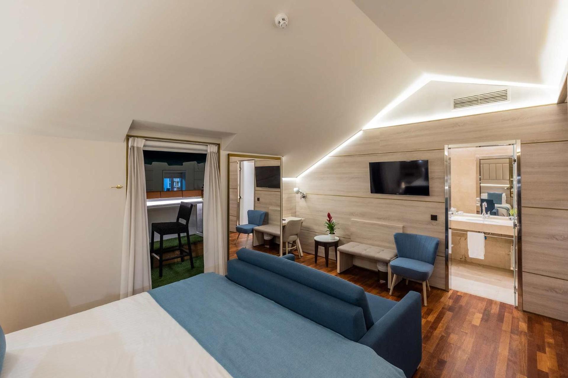 Superior Double or Twin Room with Terrace