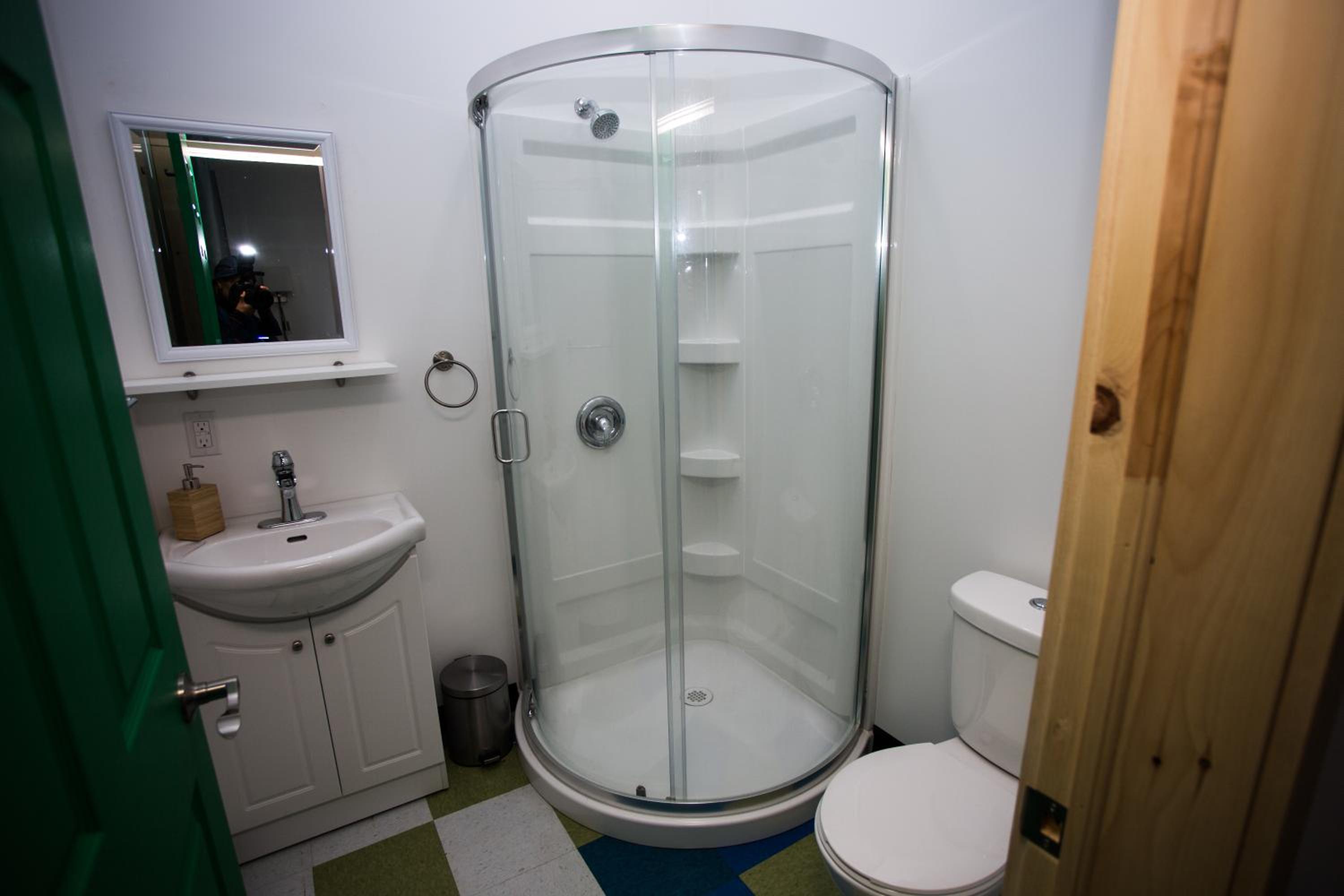 Double Room with Private Bathroom - Photo 2