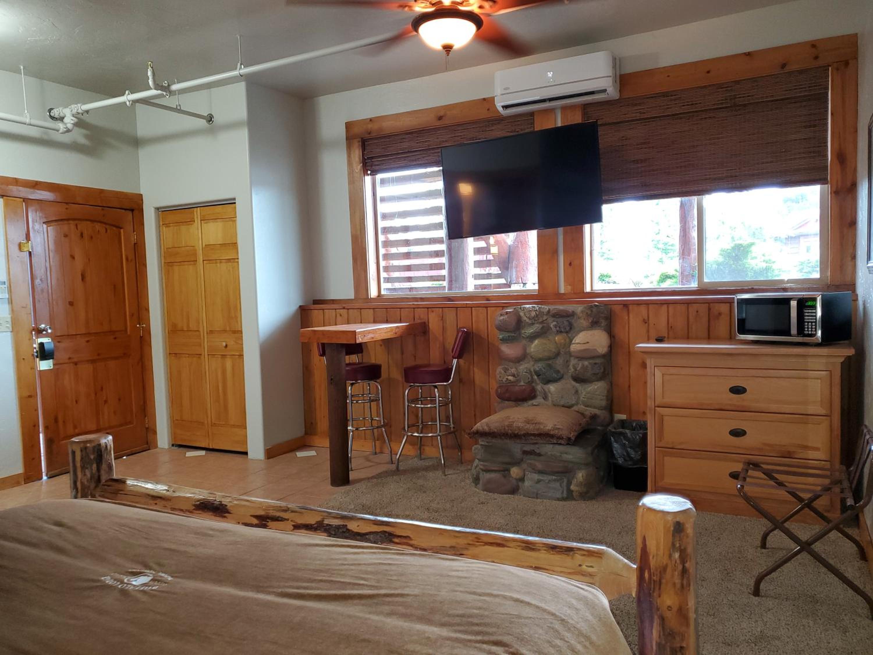 Deluxe Queen Room - Photo 2