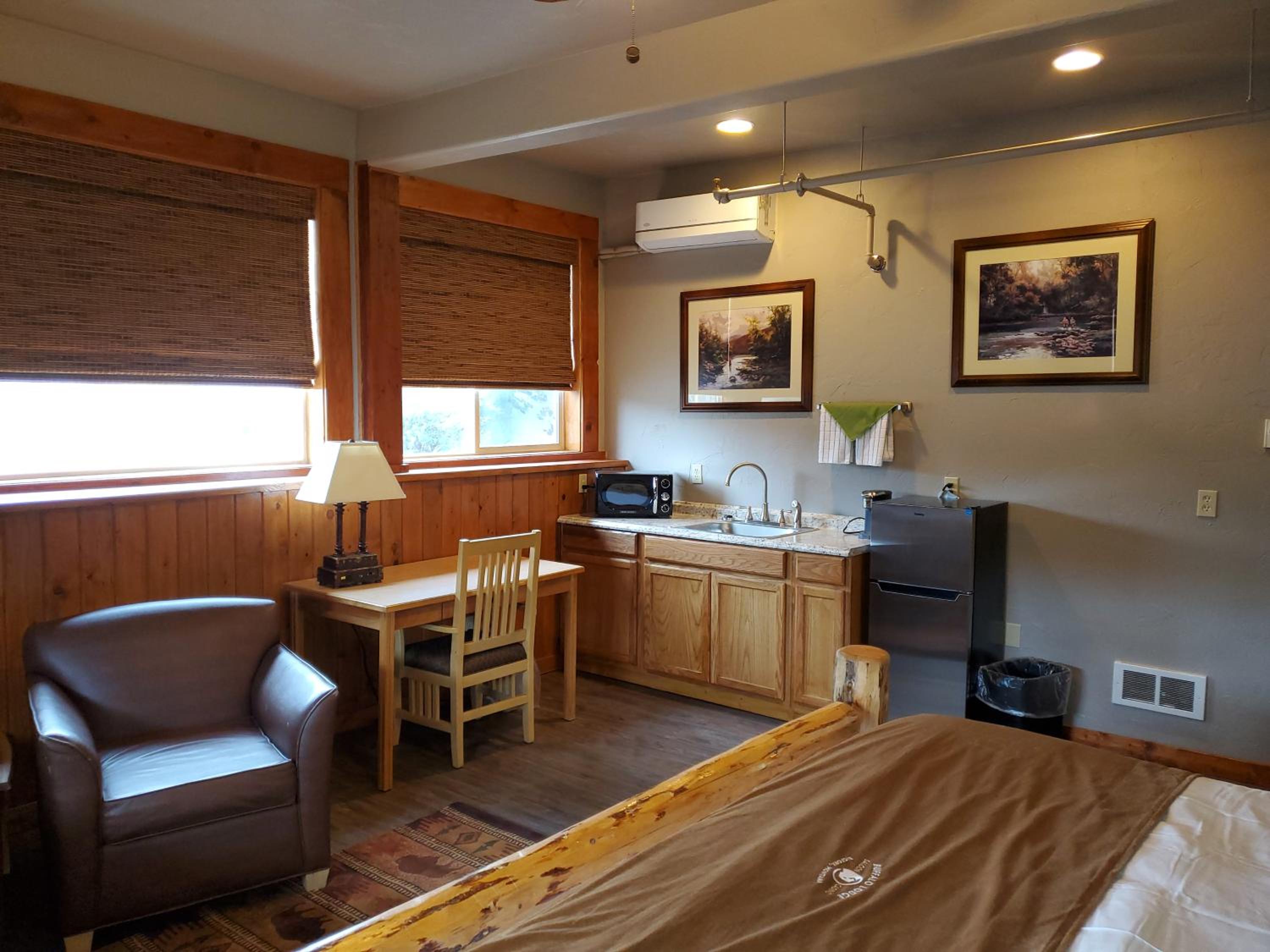 Deluxe King Room - Photo 2