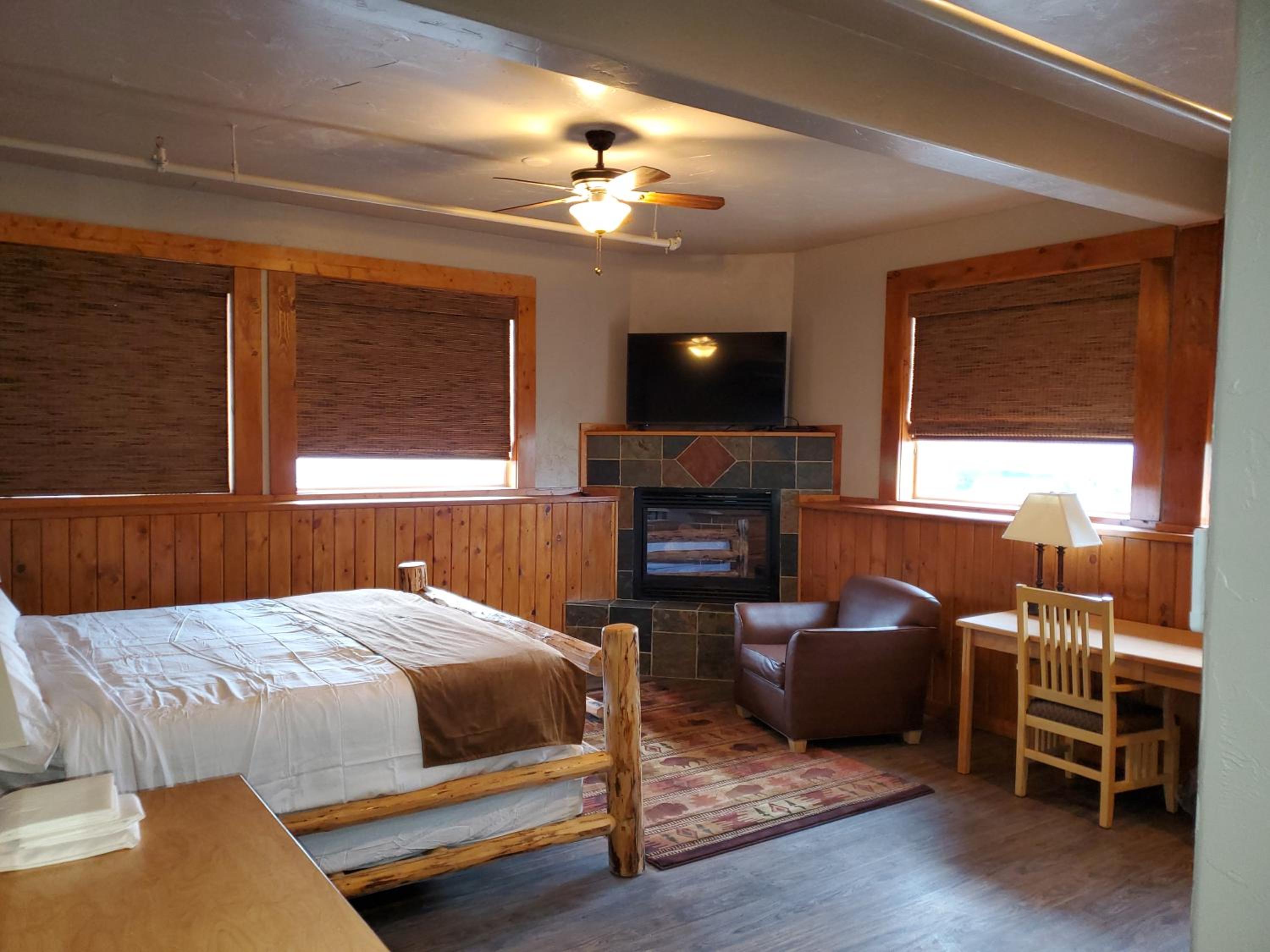 Deluxe King Room - Photo 1