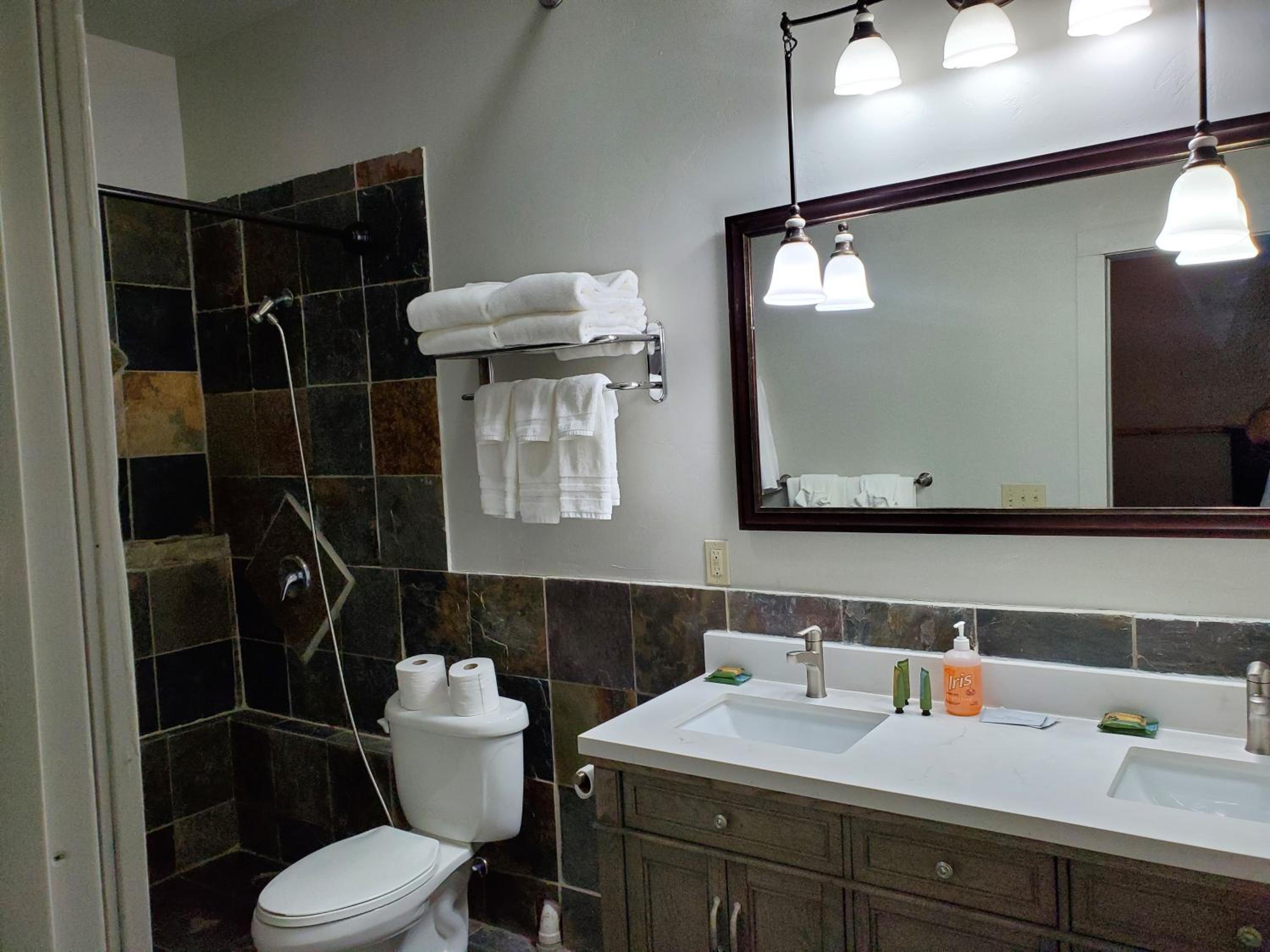 Family Double Room - Photo 8