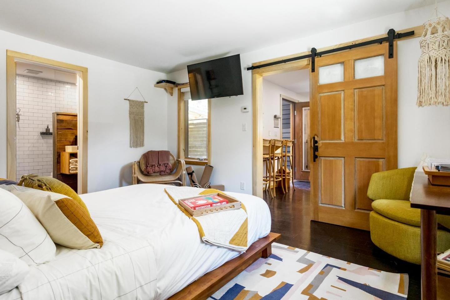 King Suite - Photo 1