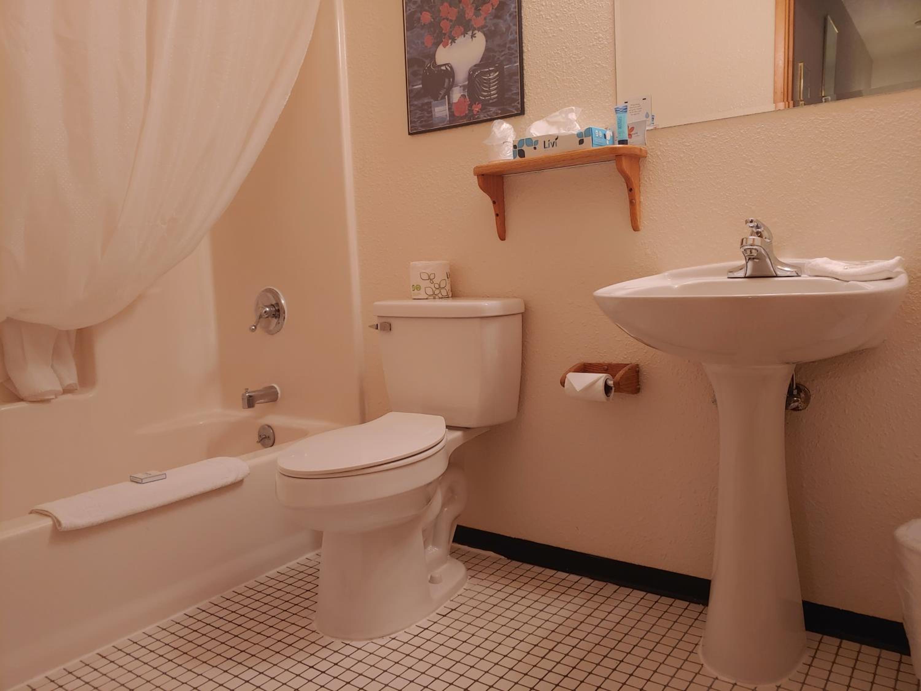 Queen Room photo 3