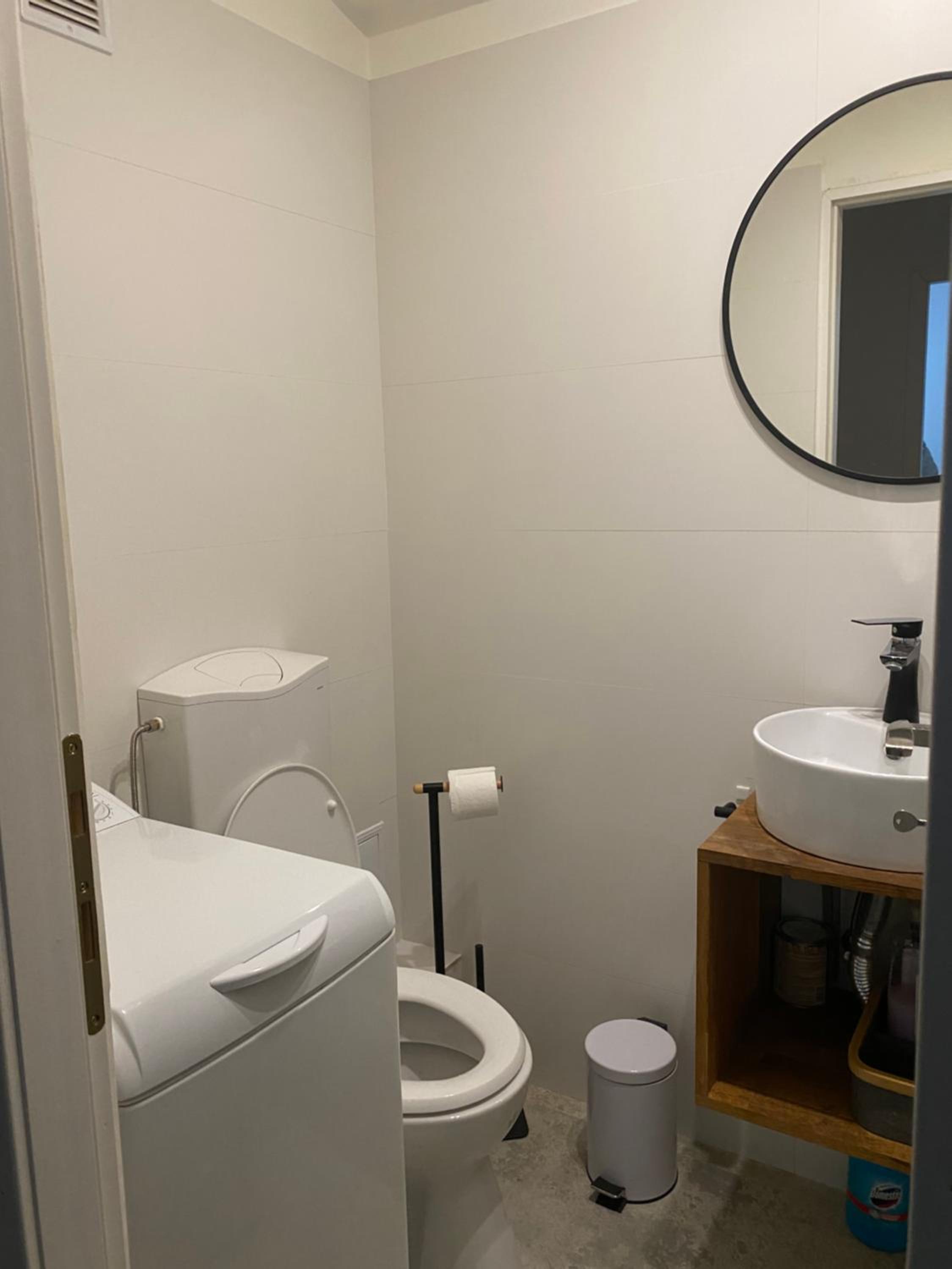 One-Bedroom Apartment - Photo 2