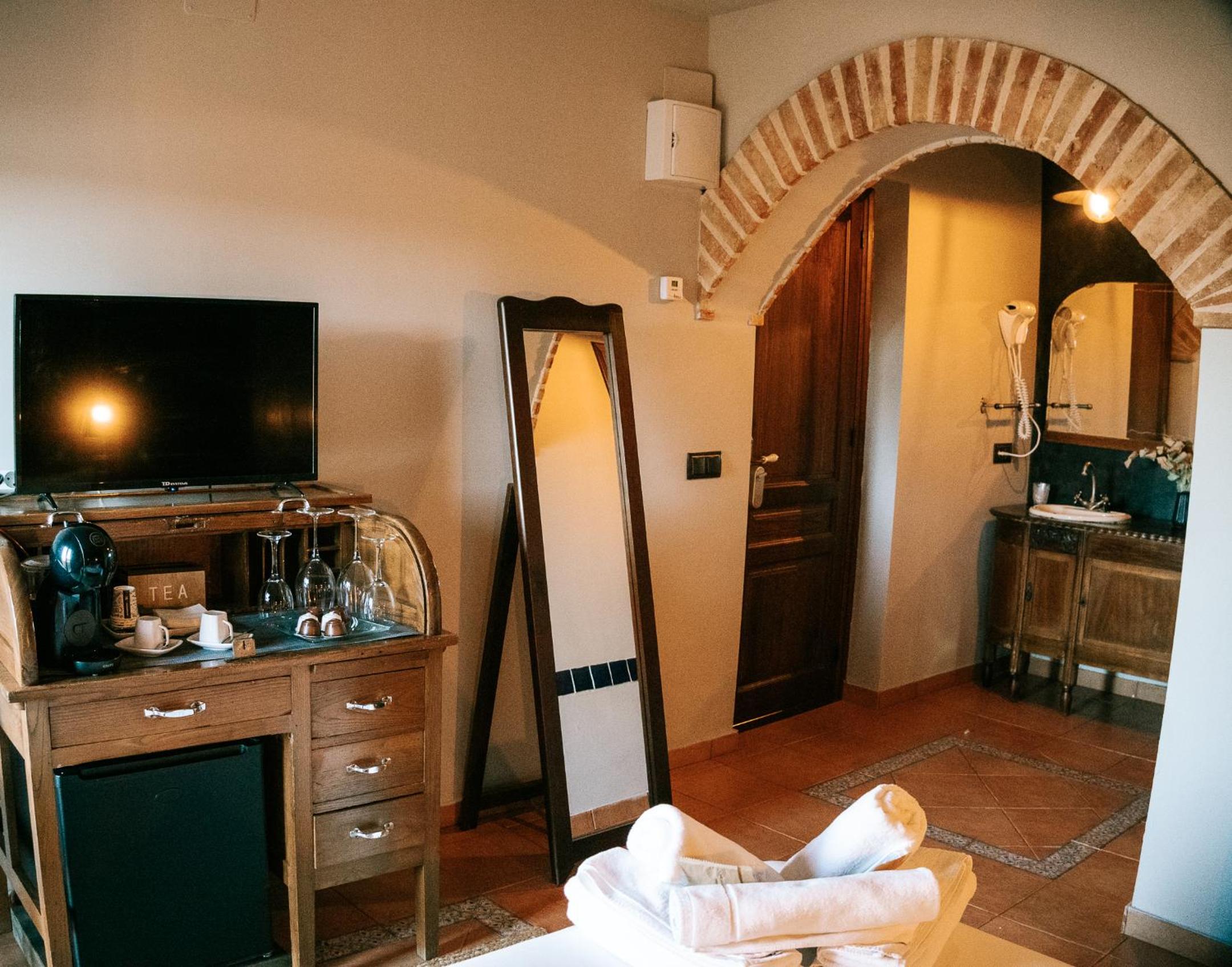 Double Room with Spa Bath photo 2