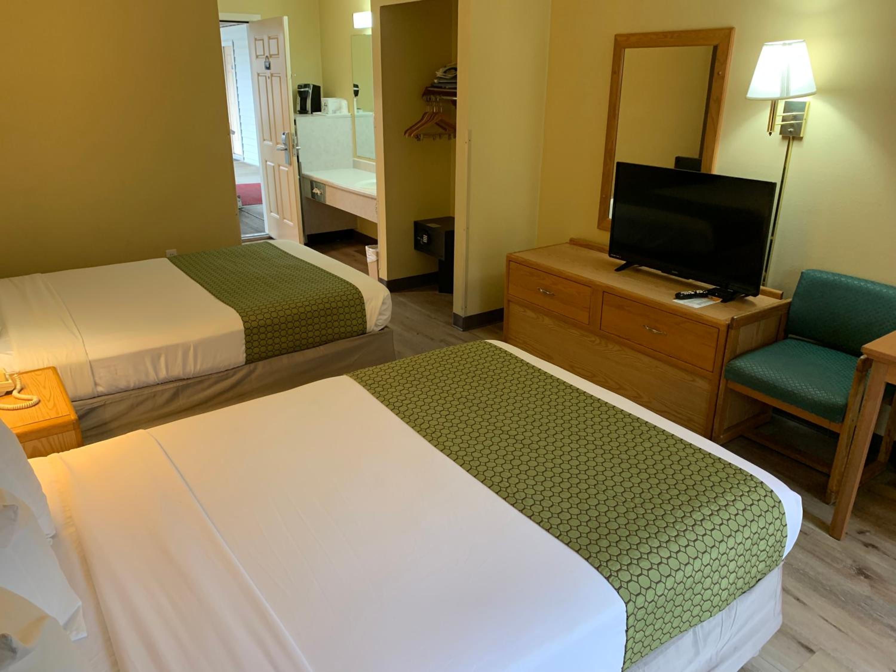 Double Room with Two Double Beds - Non-Smoking - Photo 4