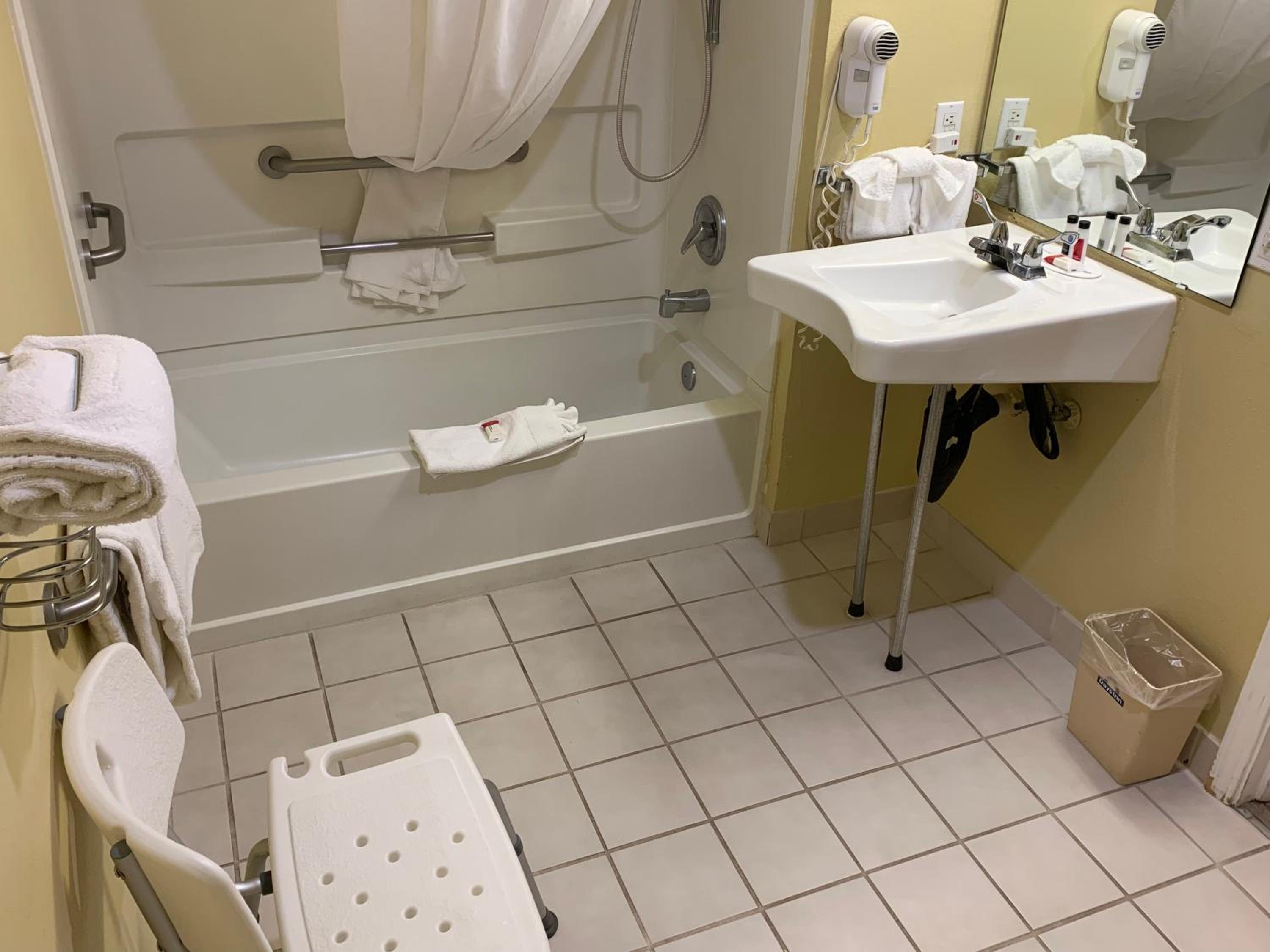Queen Room - Disability Access/Non-Smoking - Photo 3