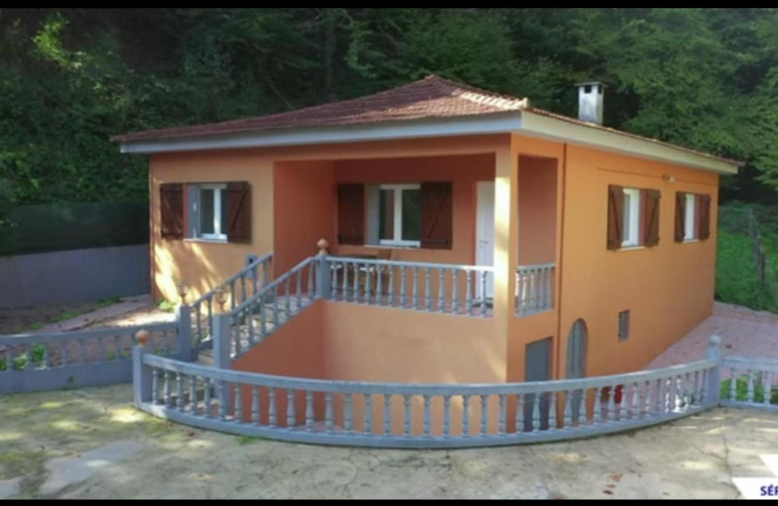 Three-Bedroom House photo 2